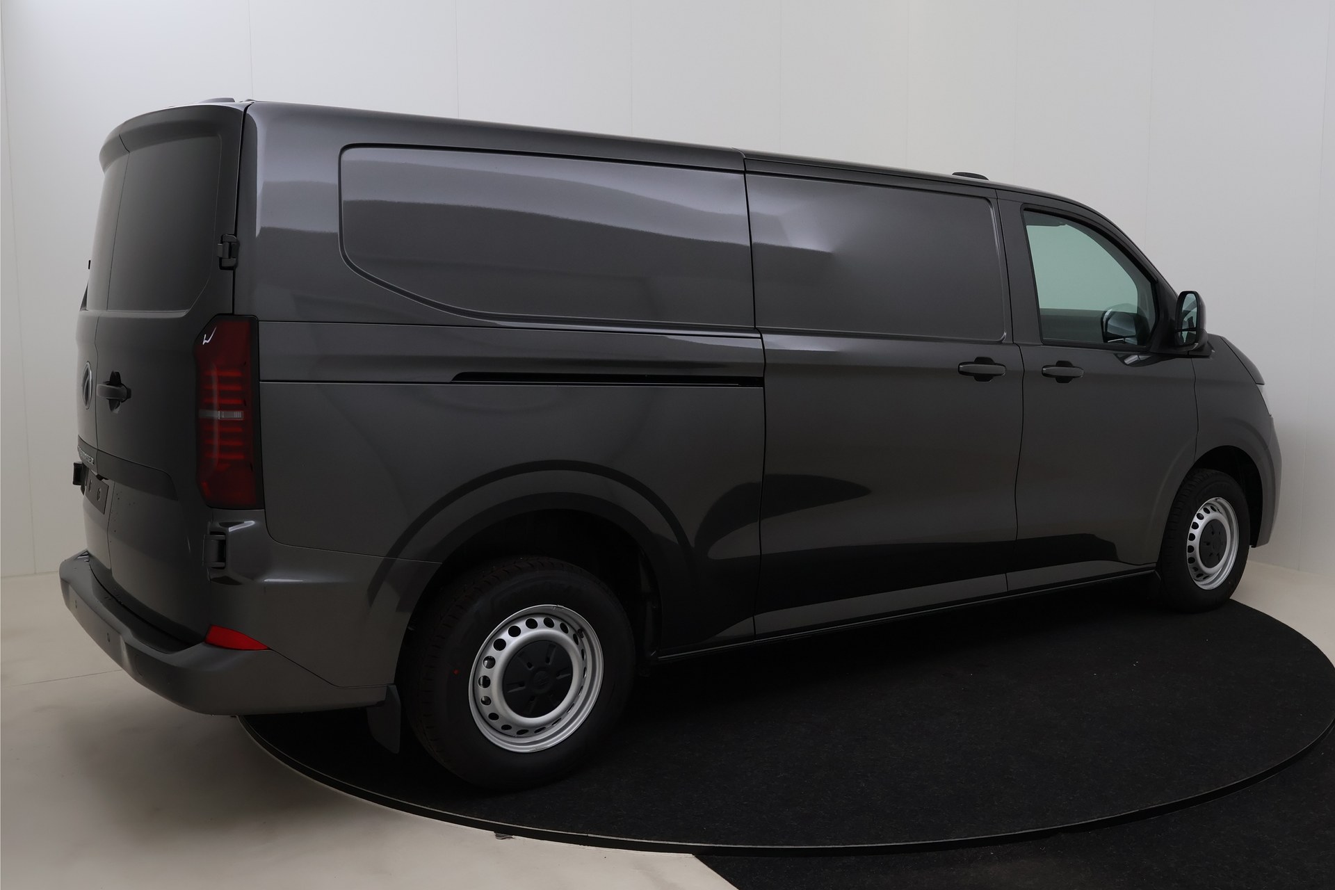 Volkswagen Transporter T7 Fourgon 3500 mm 2,0 TDI 170 hp Aut. photo