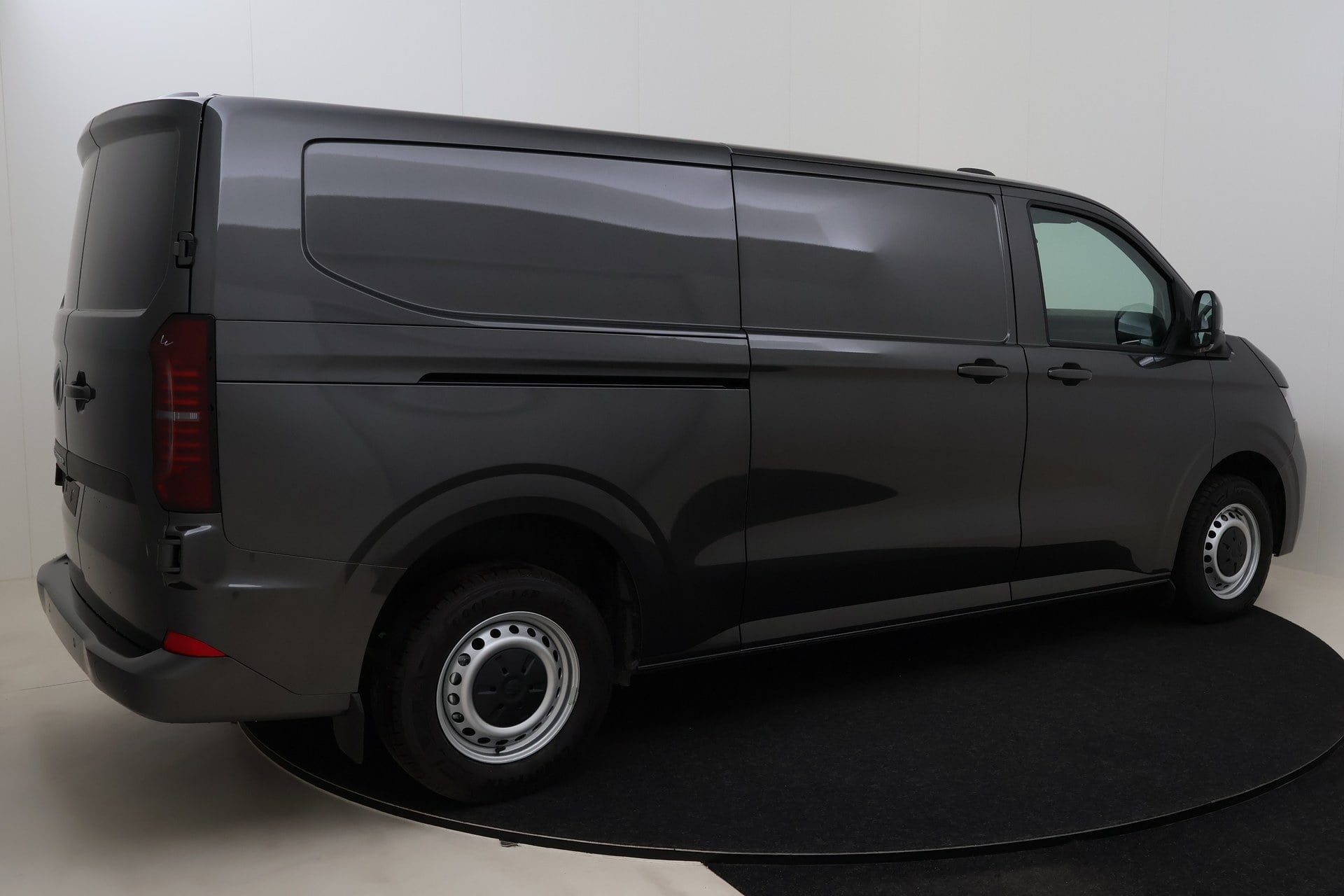 Volkswagen Transporter T7 Fourgon 3500 mm 2,0 TDI 170 hp Aut. photo