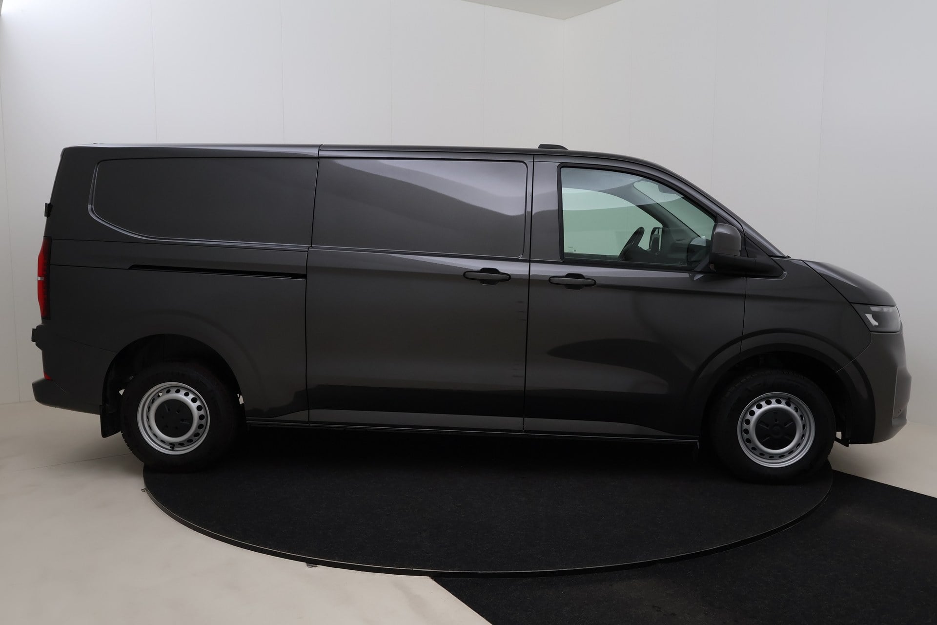 Volkswagen Transporter T7 Fourgon 3500 mm 2,0 TDI 170 hp Aut. photo