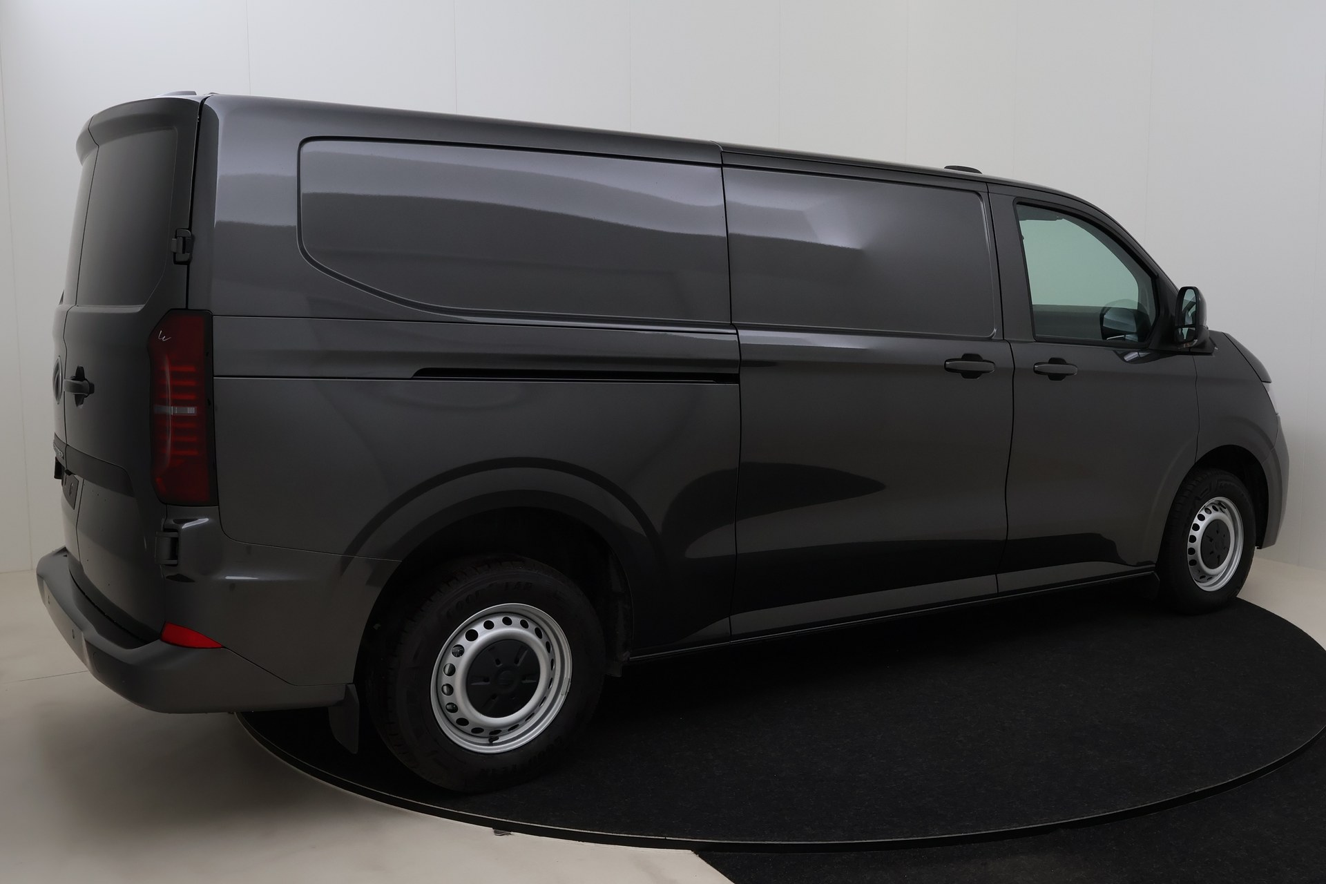 Volkswagen Transporter T7 Fourgon 3500 mm 2,0 TDI 170 hp Aut. photo