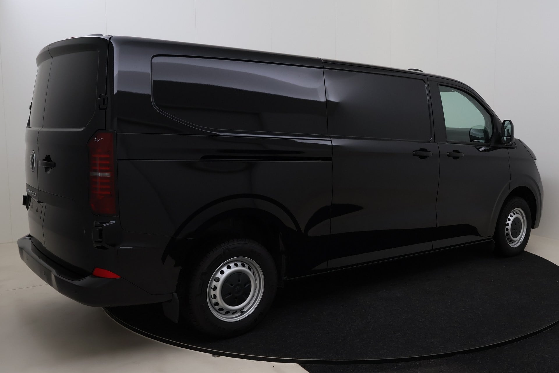 Volkswagen Transporter T7 Fourgon 3500 mm 2,0 TDI 170 hp Aut. photo