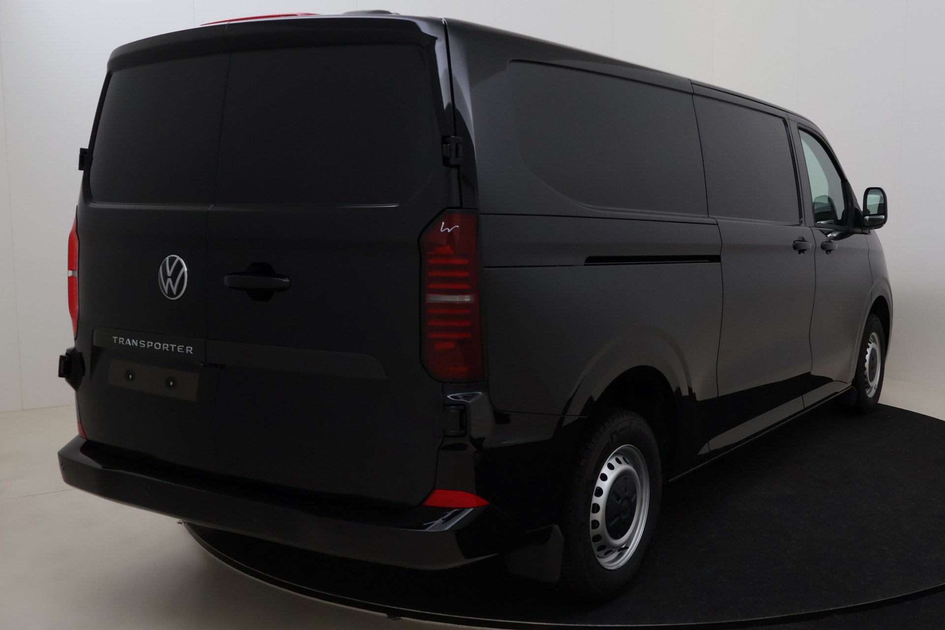 Volkswagen Transporter T7 Fourgon 3500 mm 2,0 TDI 170 hp Aut. photo