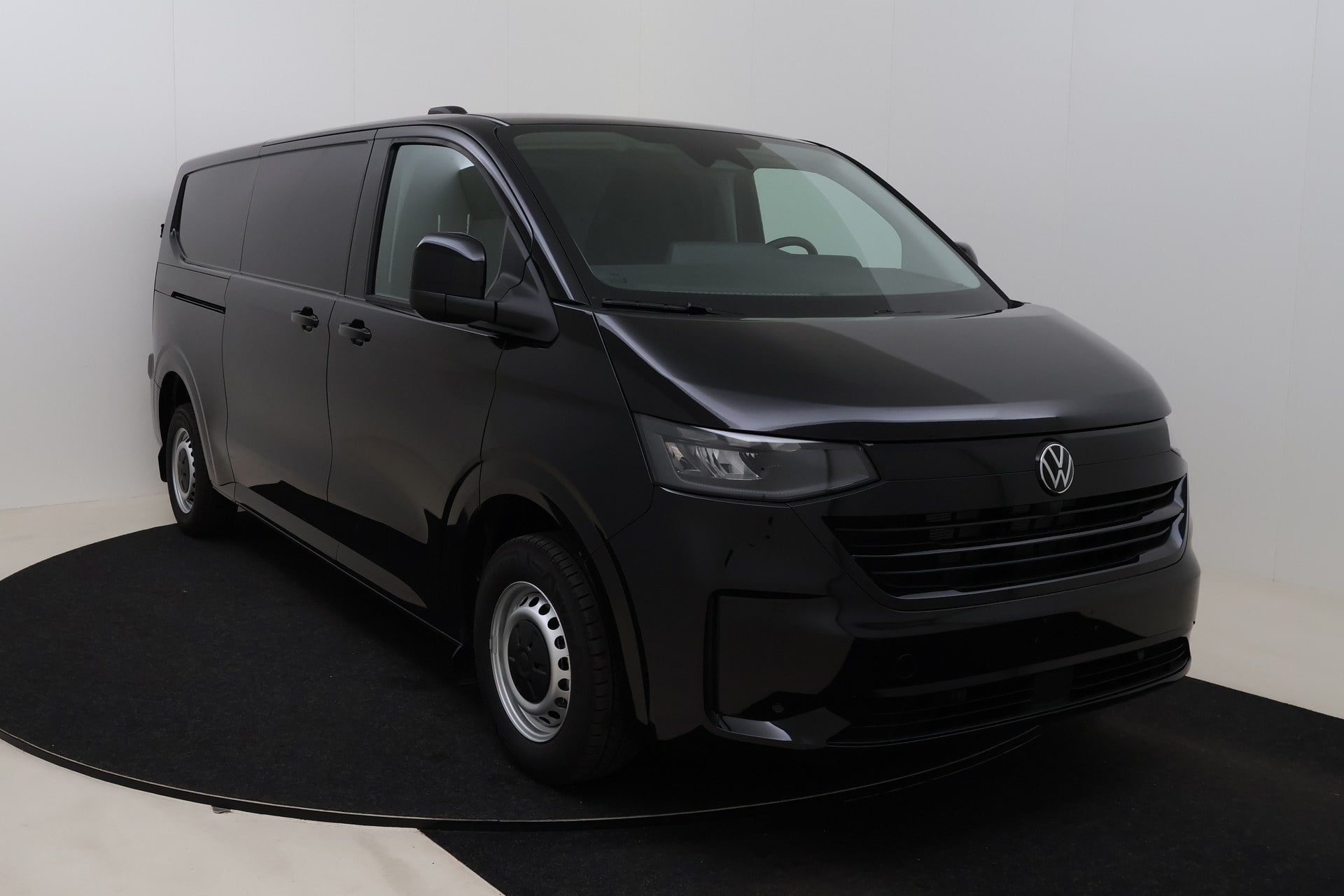 Volkswagen Transporter T7 Fourgon 3500 mm 2,0 TDI 170 hp 4Motion Aut. photo