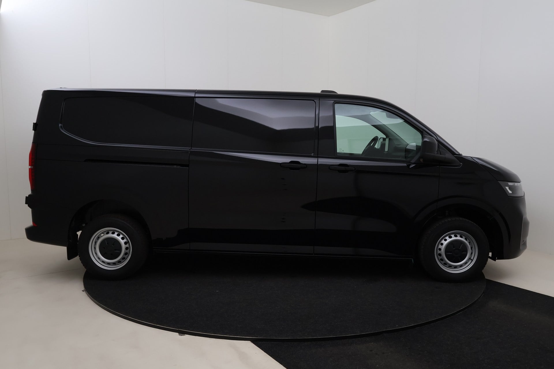 Volkswagen Transporter T7 Fourgon 3500 mm 2,0 TDI 170 hp 4Motion Aut. photo