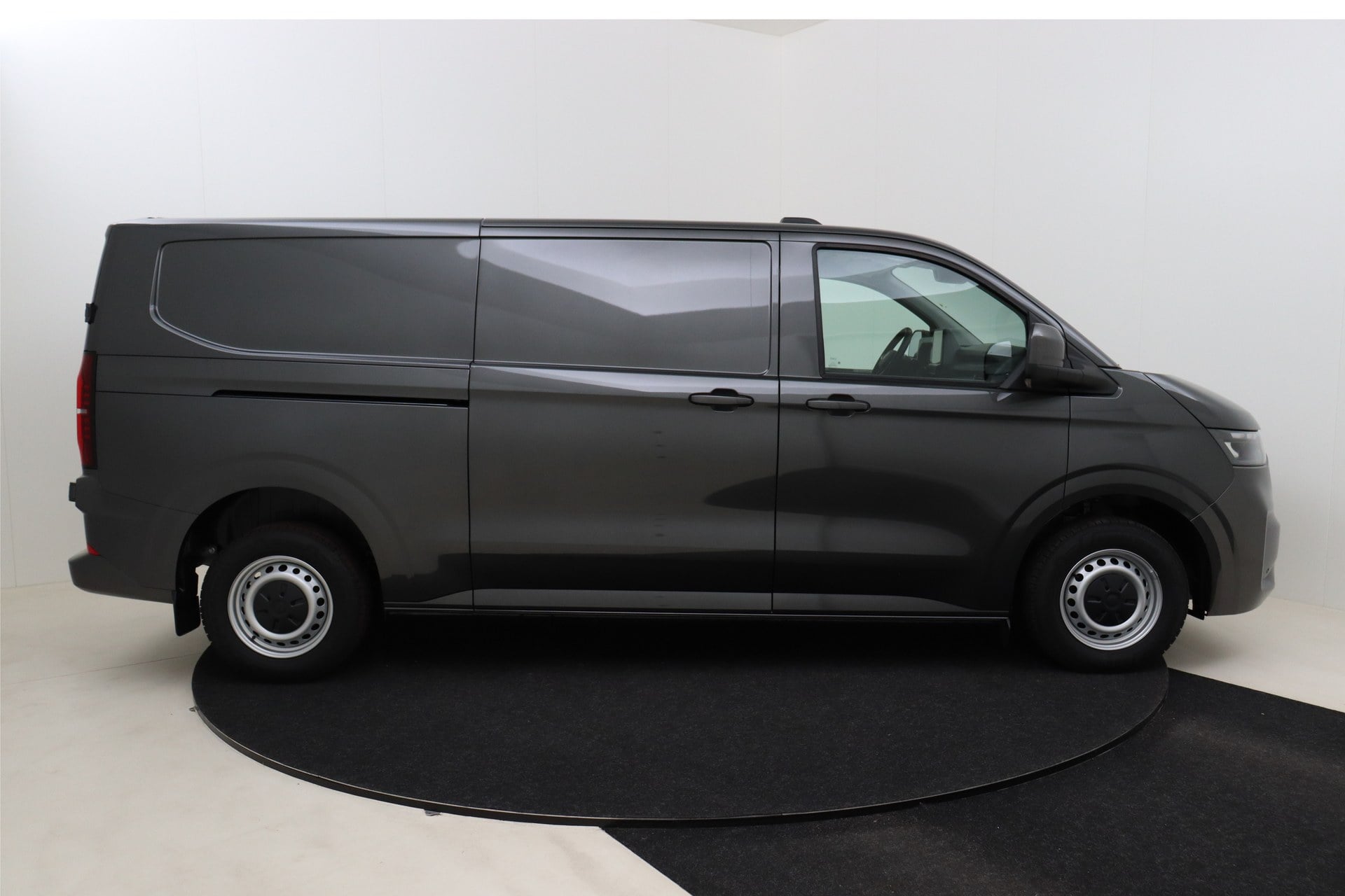 Volkswagen Transporter T7 Fourgon 3500 mm 2,0 TDI 170 hp 4Motion Aut. photo