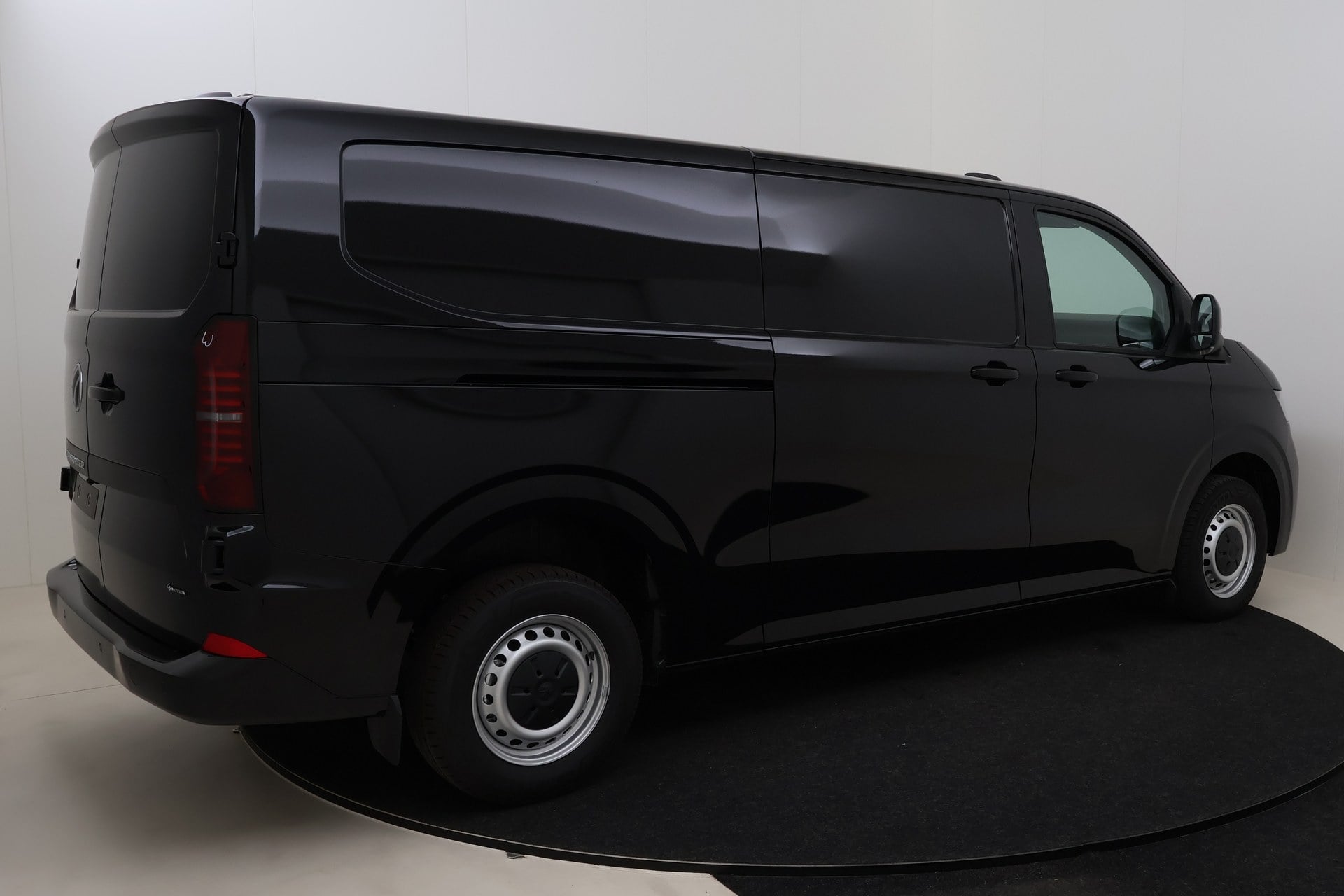 Volkswagen Transporter T7 Fourgon 3500 mm 2,0 TDI 170 hp 4Motion Aut. photo