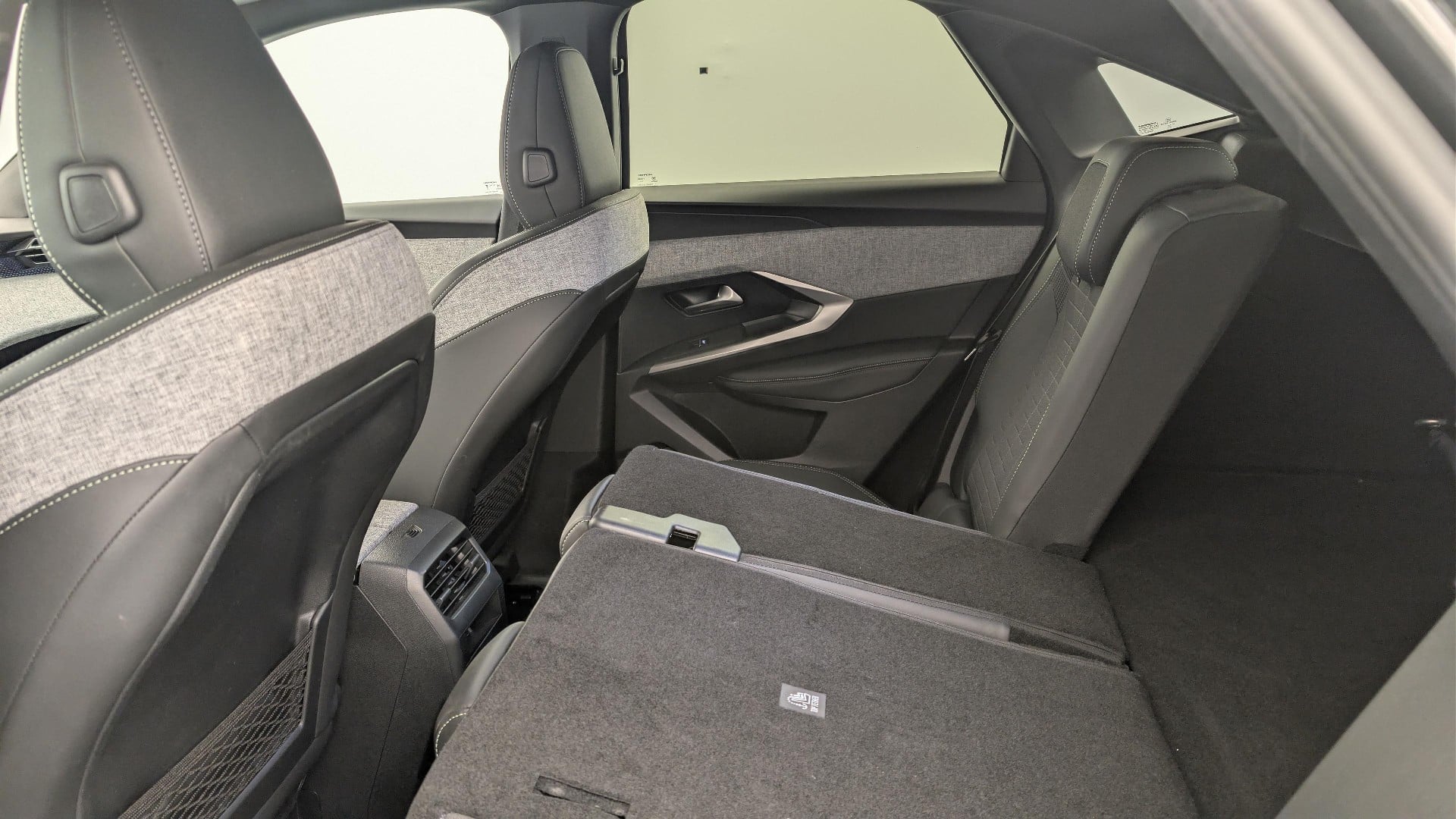 Peugeot 3008 Hybrid 145 e-DCS6 GT photo