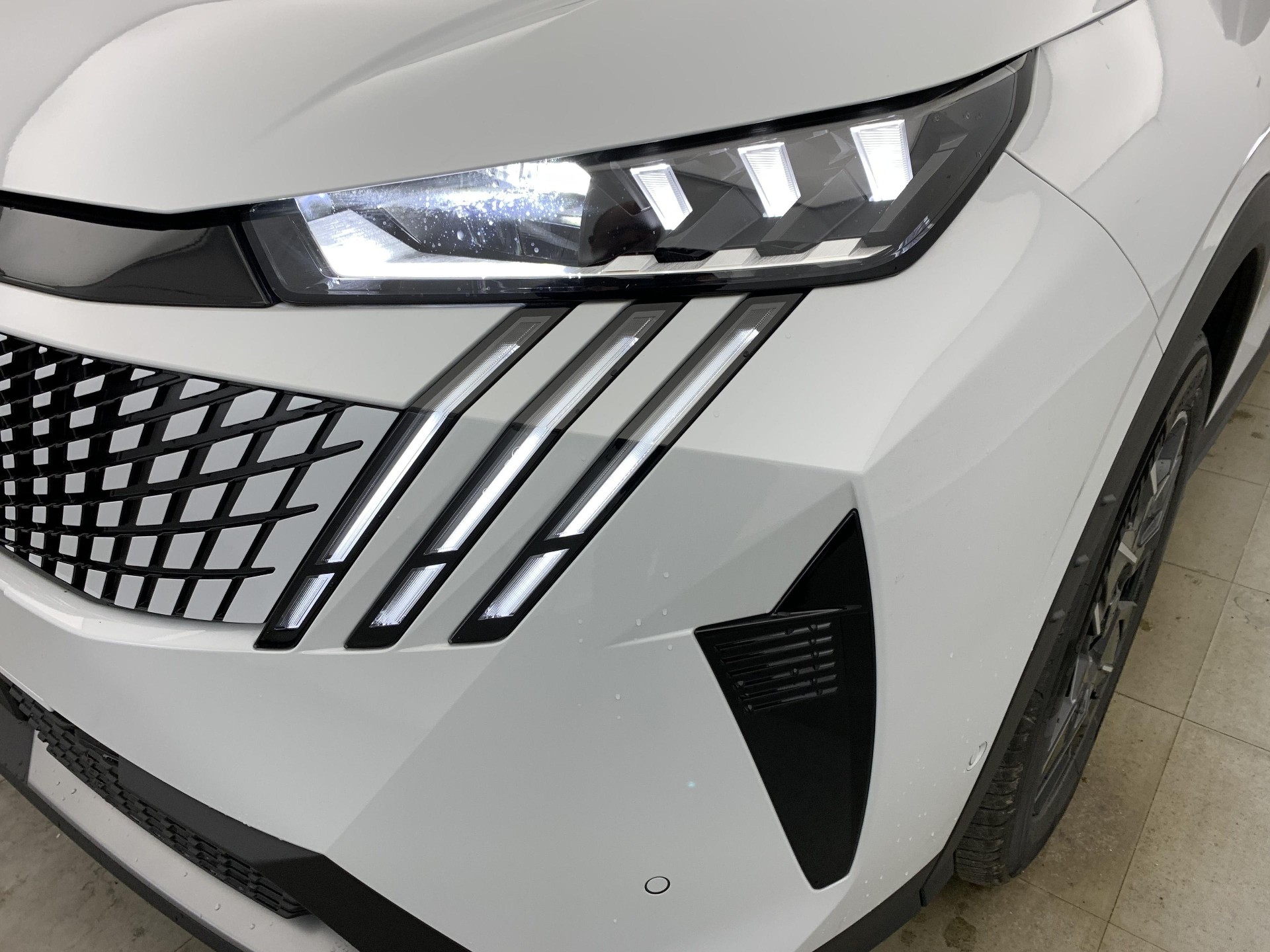 Peugeot 3008 Hybrid 145 e-DCS6 GT photo