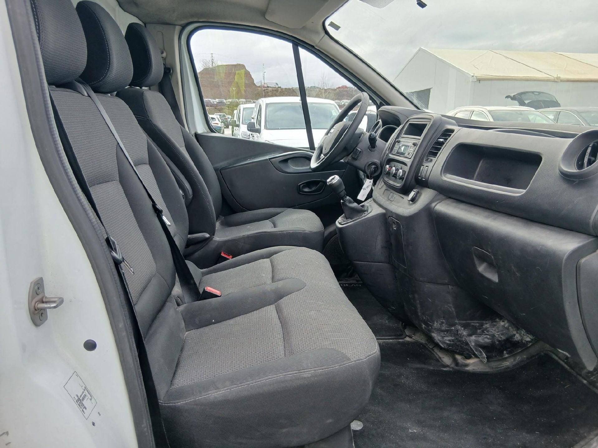 NISSAN NV300 / 2016 / 4P / furgón 2.0dCi 88kW (120CV) L1H1 1T Optima photo