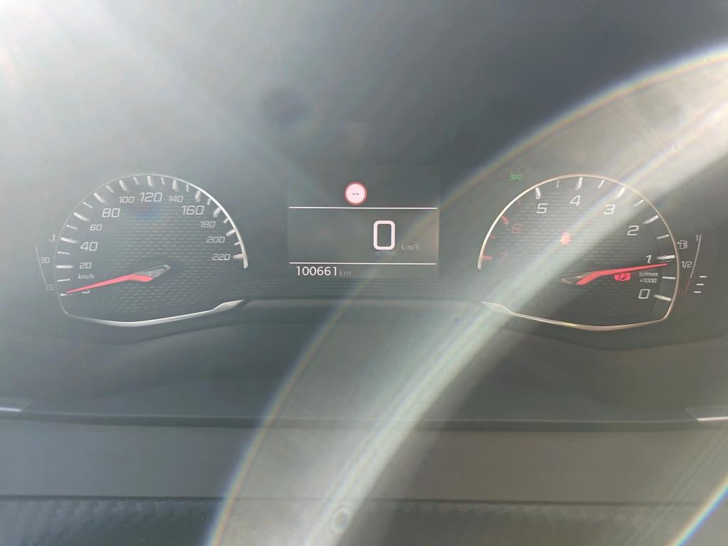 PEUGEOT 2008 / 2019 / 5P / todoterreno Allure BlueHDI 81kW (110CV) photo