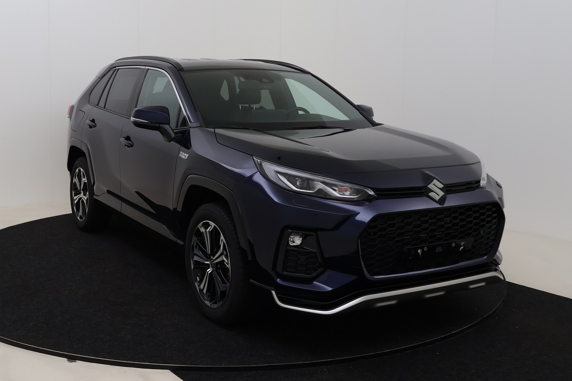 Suzuki Across GLX 2.5 AWD 7HYB ECVT photo