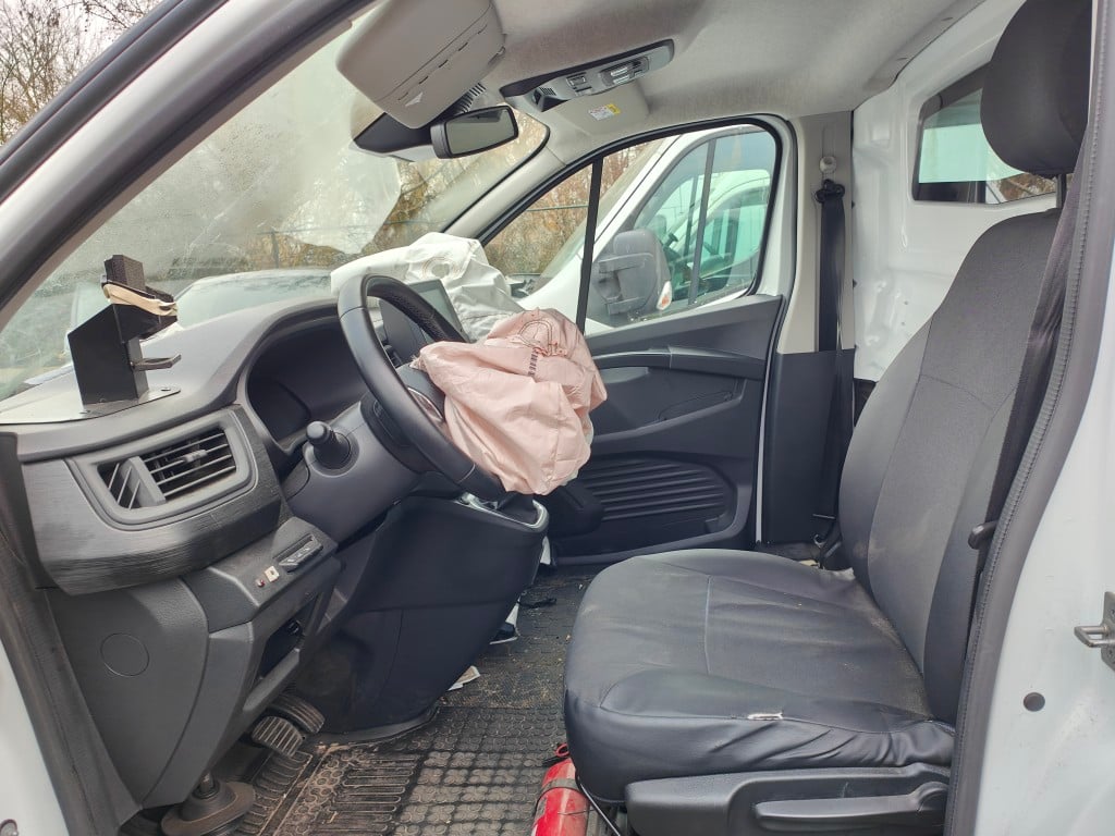 Renault Trafic L2H1 dCi 150 EDC Confort 2.9T 4d !! Damaged cars !! photo