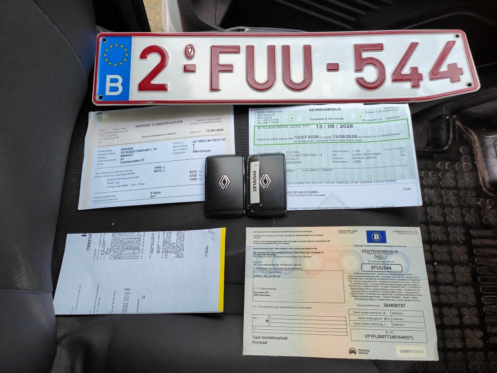 Renault Trafic L2H1 dCi 150 EDC Confort 2.9T 4d !! Damaged cars !! photo