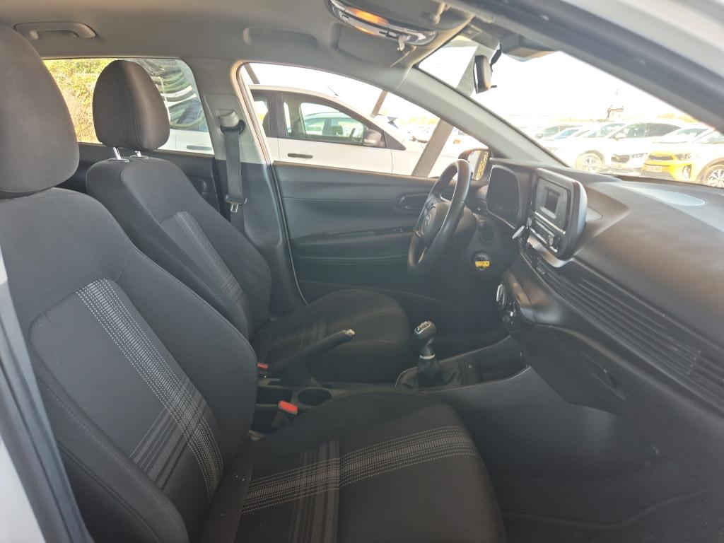 HYUNDAI i20 / 2020 / 5P / berlina con portón 1.0 TGDI 74kW (100CV) 48V Essence photo