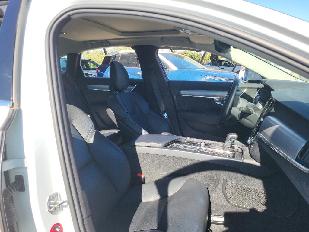 VOLVO S90 / 2016 / 4P / sedán 2.0 D4 Momentum Auto photo