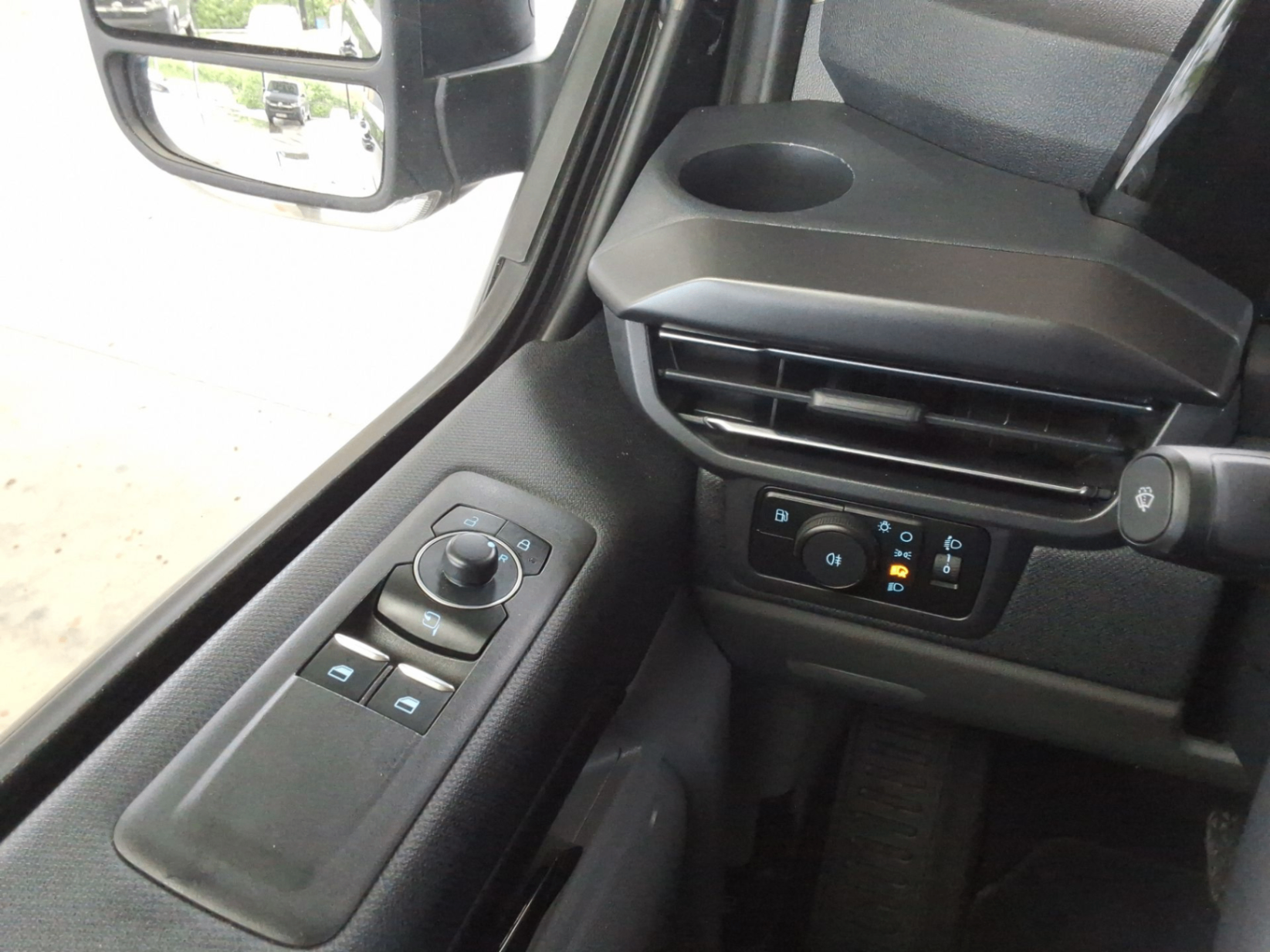 Ford Transit Custom V710 TOUNEO M1 340L - TitaniumX 2.5T 227 S62P CT FWD LWB photo