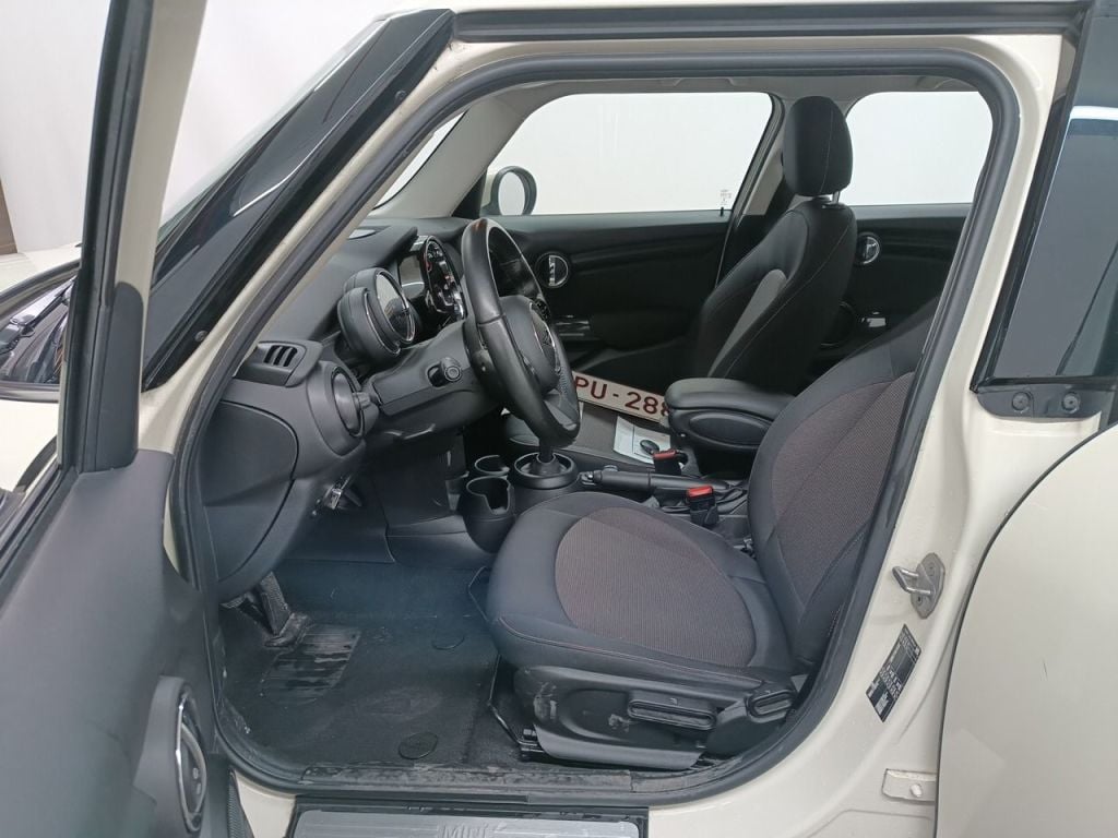 Mini 5 door One Aut. 5d photo