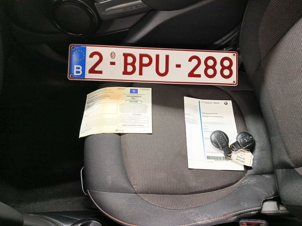 Mini 5 door One Aut. 5d photo