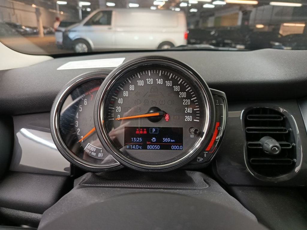 Mini 5 door One Aut. 5d photo