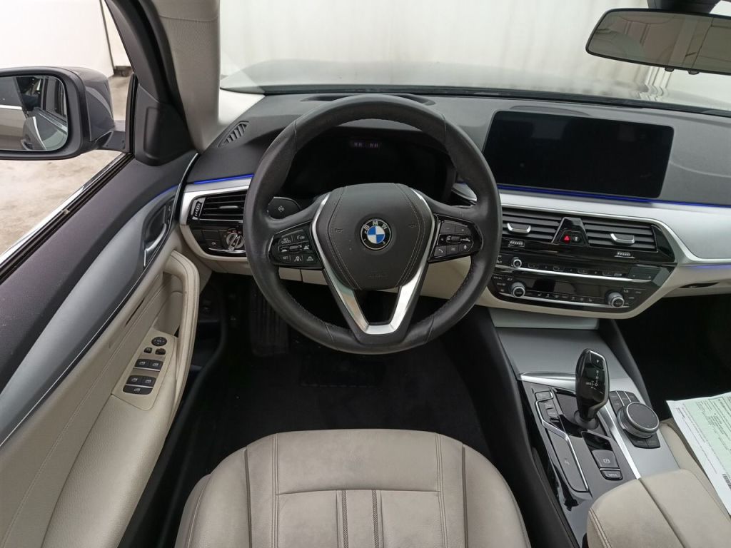 BMW 5 Reeks Touring 530d xDrive Aut. (210 kW) 5d photo