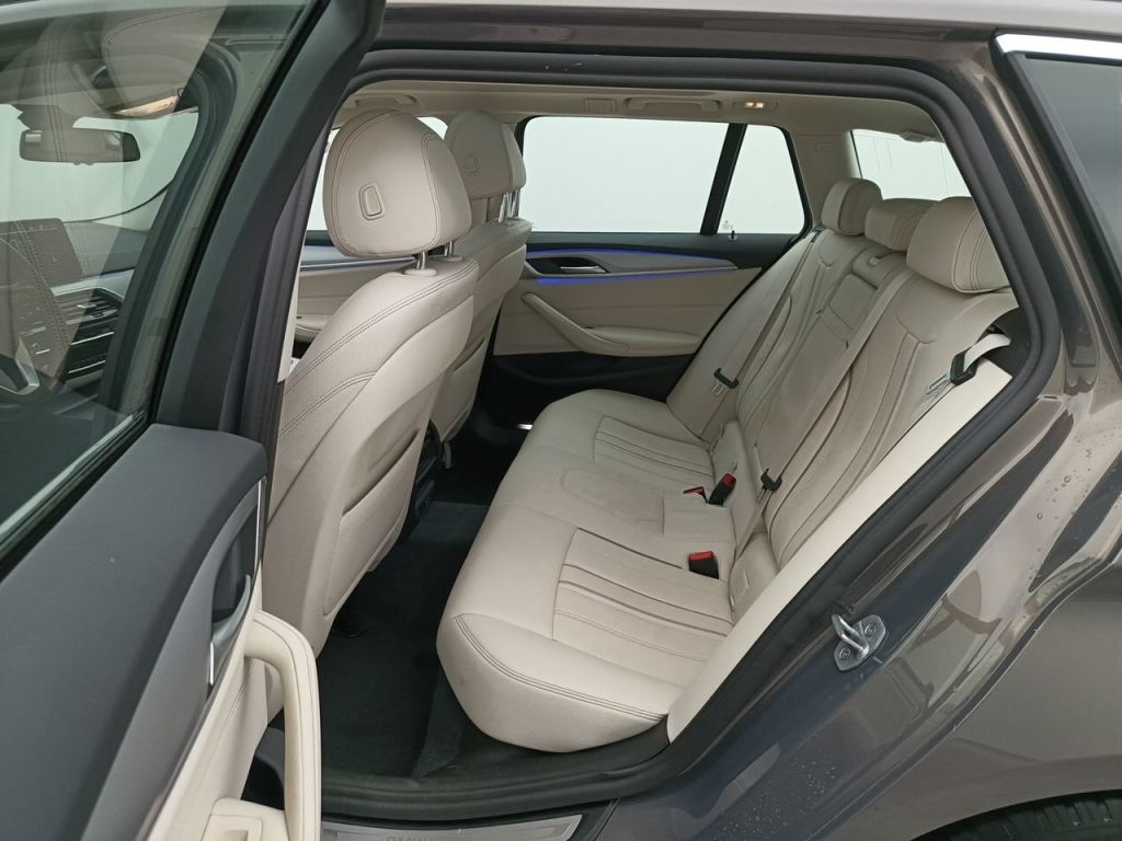 BMW 5 Reeks Touring 530d xDrive Aut. (210 kW) 5d photo