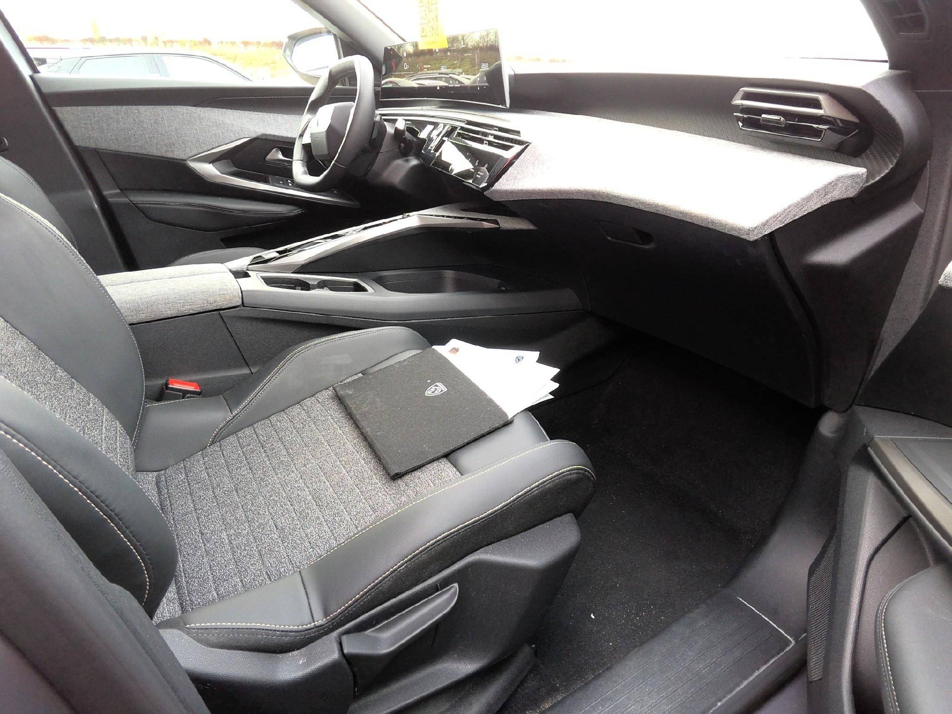 Peugeot 3008 Allure 3008 Hybrid 136 e-DCS6 photo