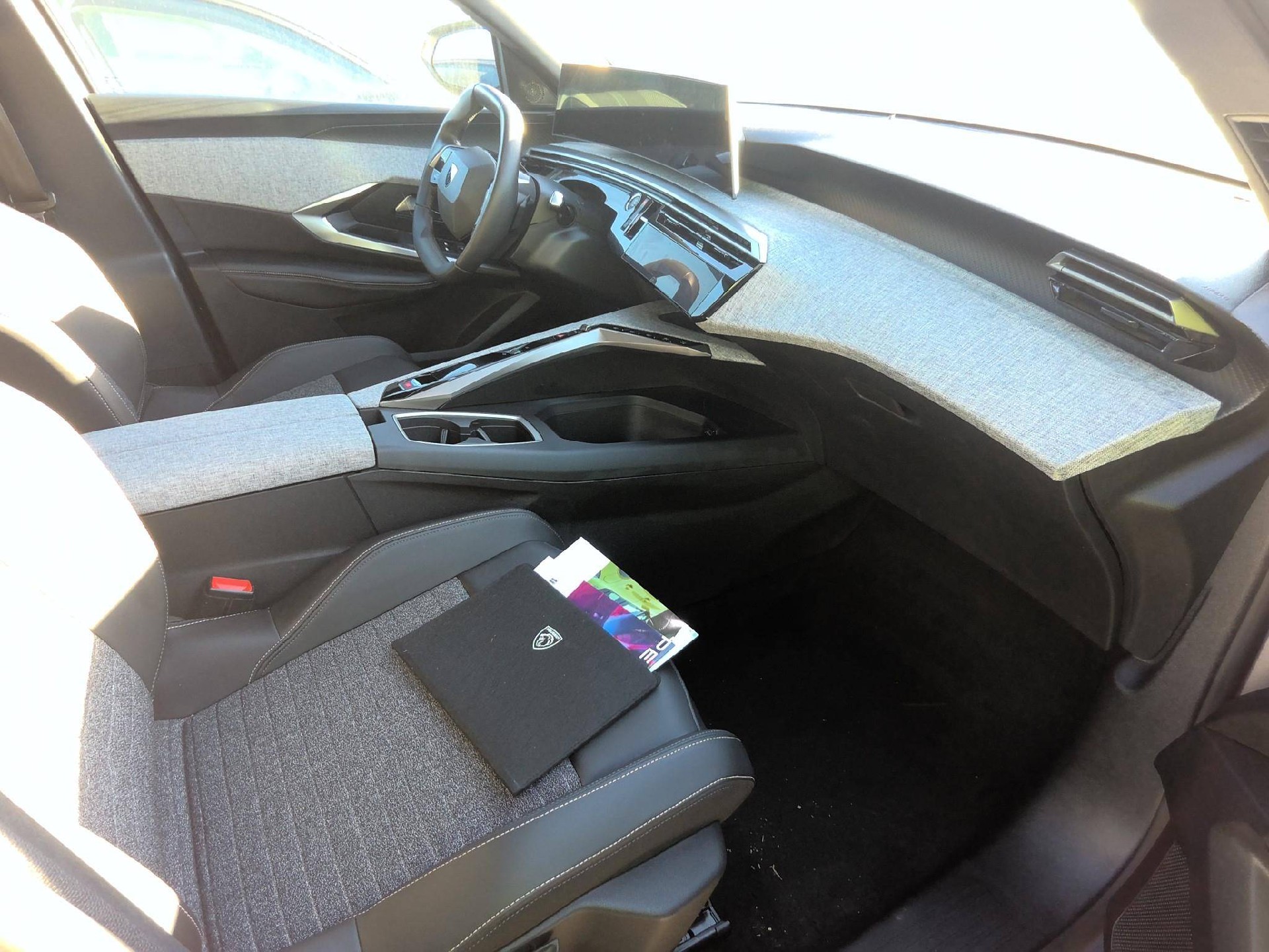 Peugeot 3008 Allure 3008 Hybrid 136 e-DCS6 photo