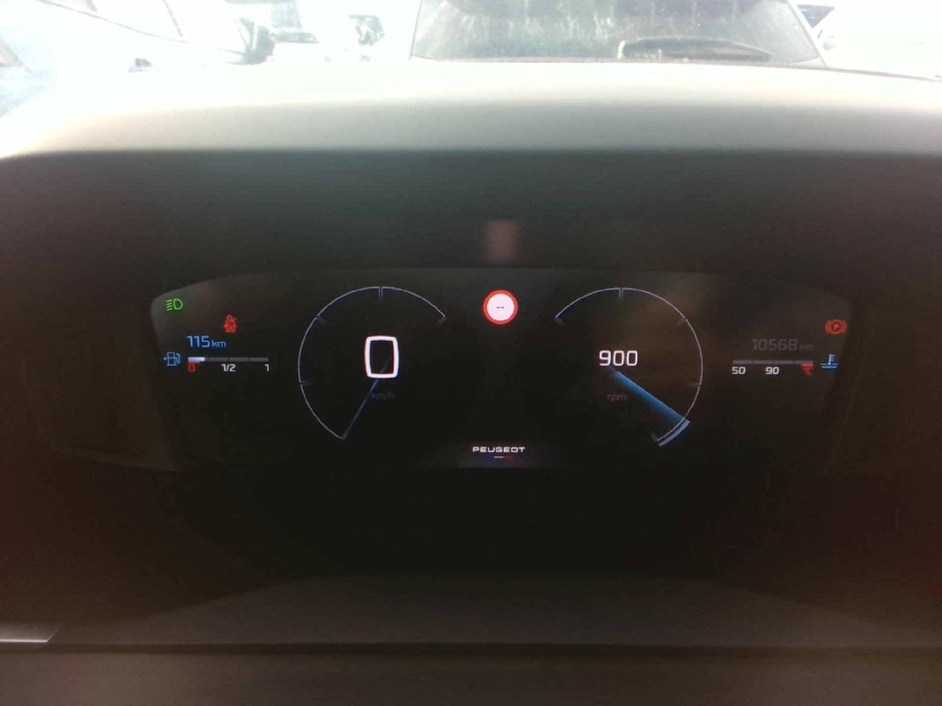 Peugeot 2008 Allure 1.2L 3-cylinder gasoline (100 hp) S&S, 6-speed manual photo