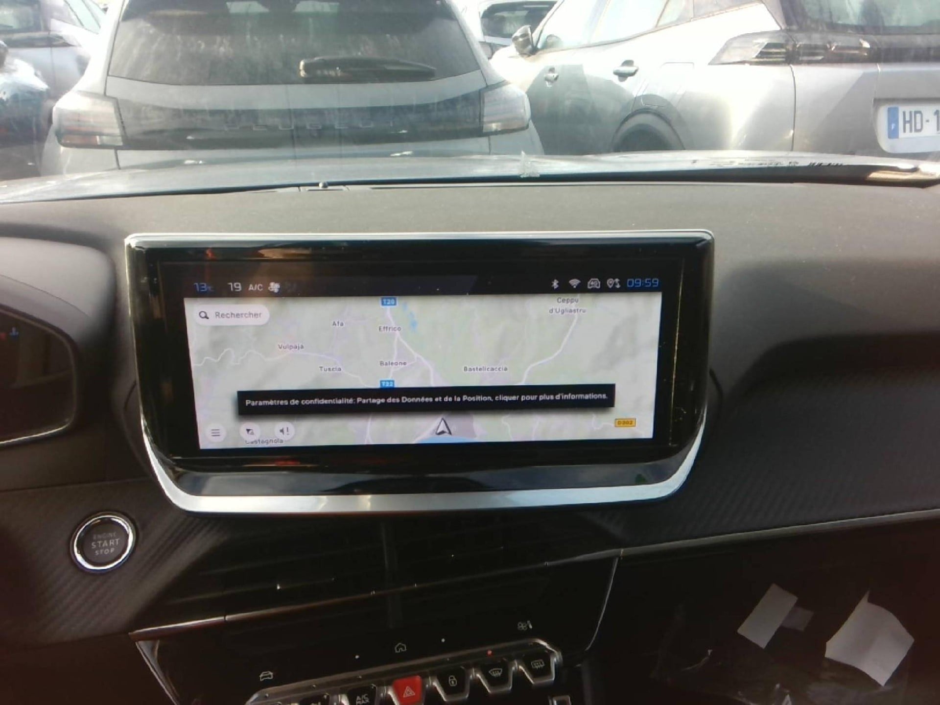 Peugeot 2008 Allure 1.2L 3-cylinder gasoline (100 hp) S&S, 6-speed manual photo