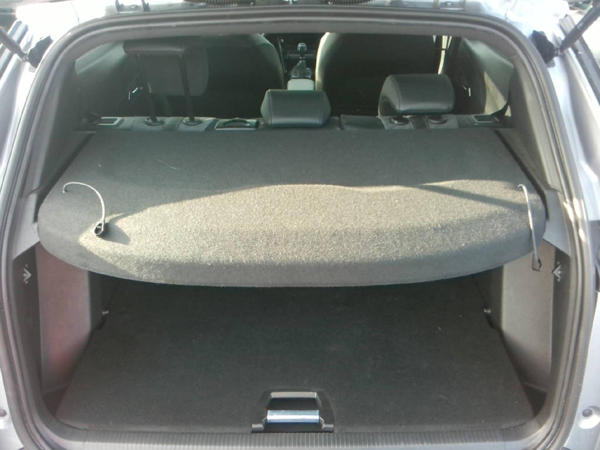 Peugeot 2008 Allure 1.2L 3-cylinder gasoline (100 hp) S&S, 6-speed manual photo