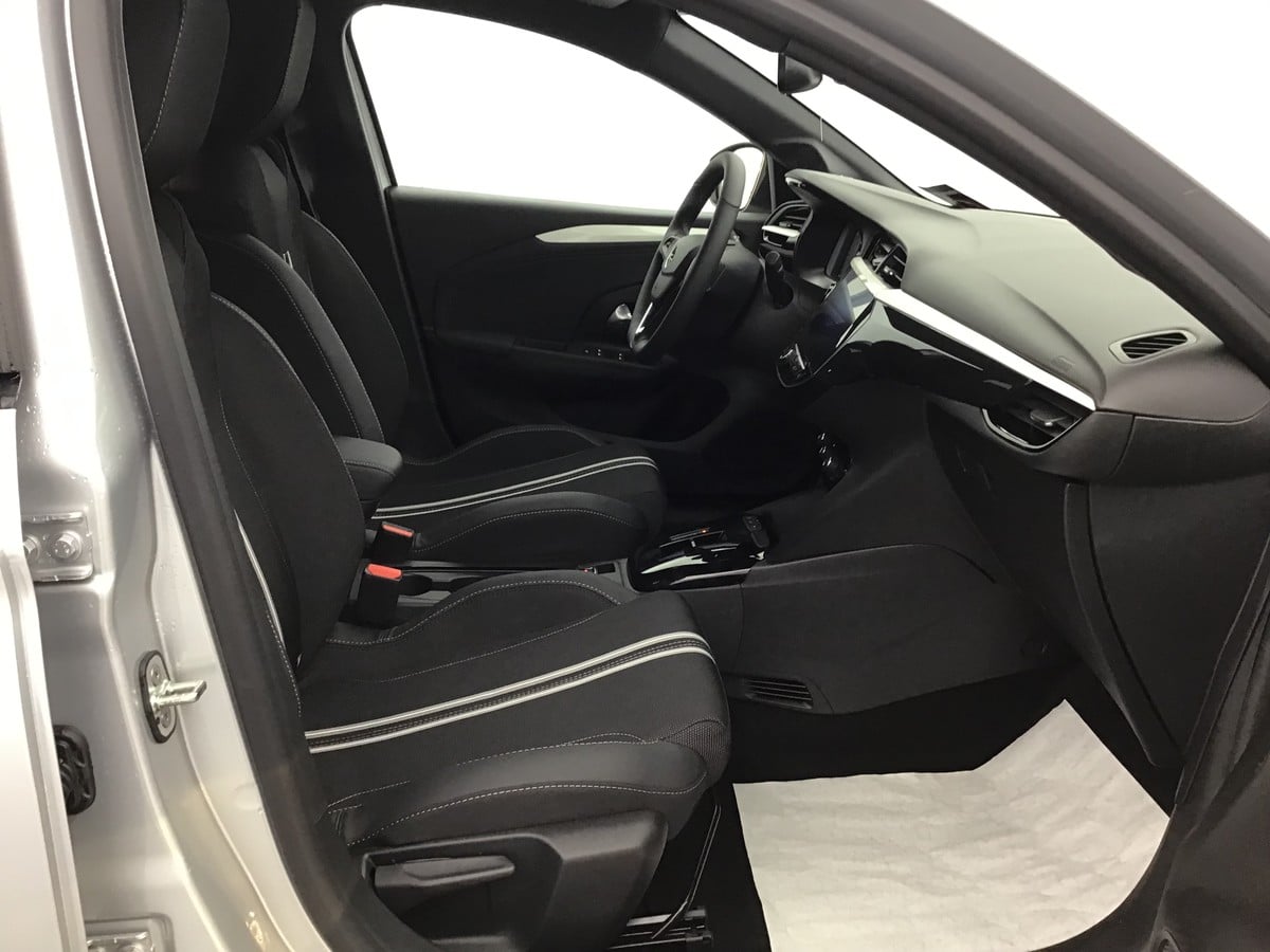 Opel Corsa GS 1.2 Hybrid Electric/Gasoline 112hp photo