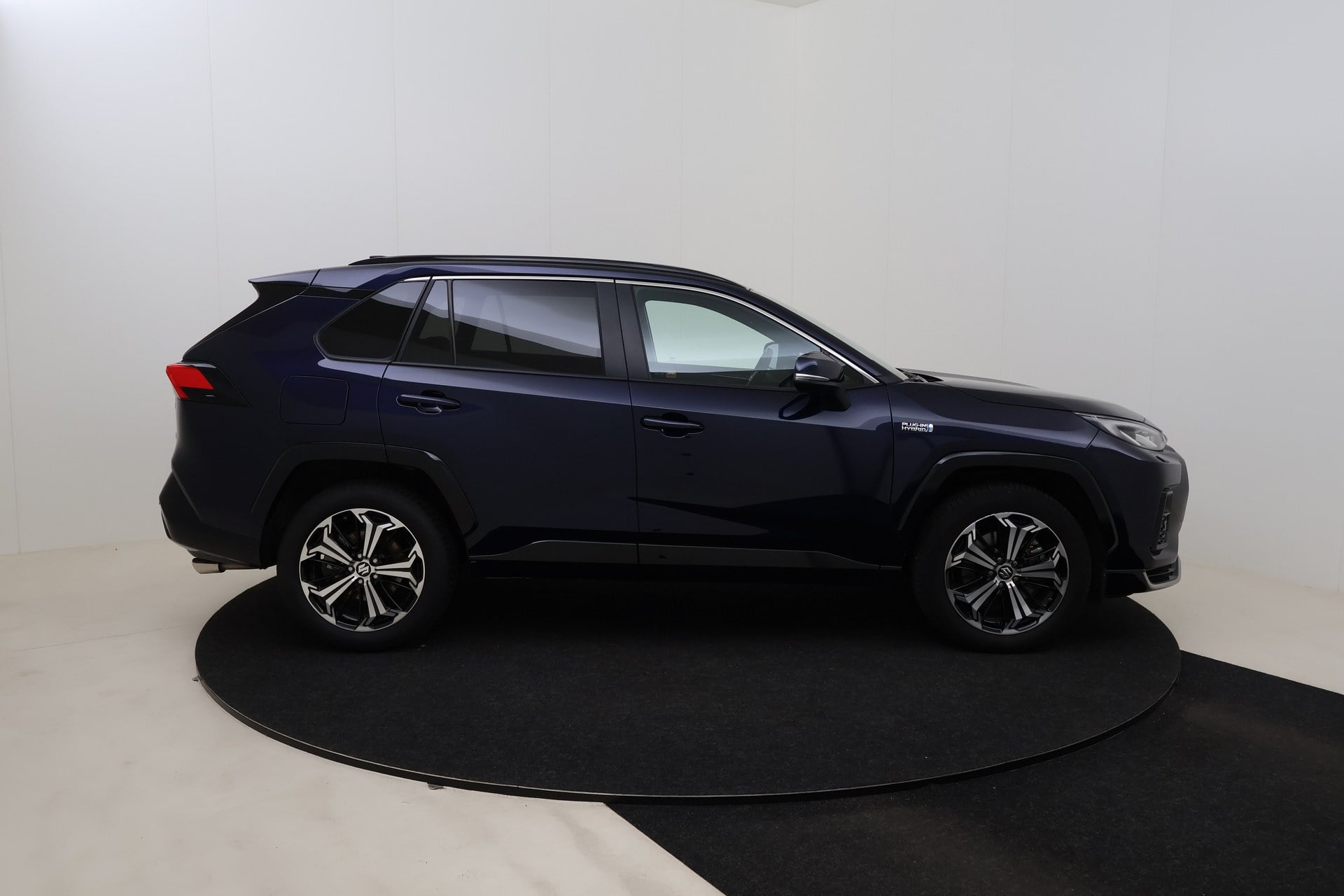 Suzuki Across GLX 2.5 AWD 7HYB ECVT photo