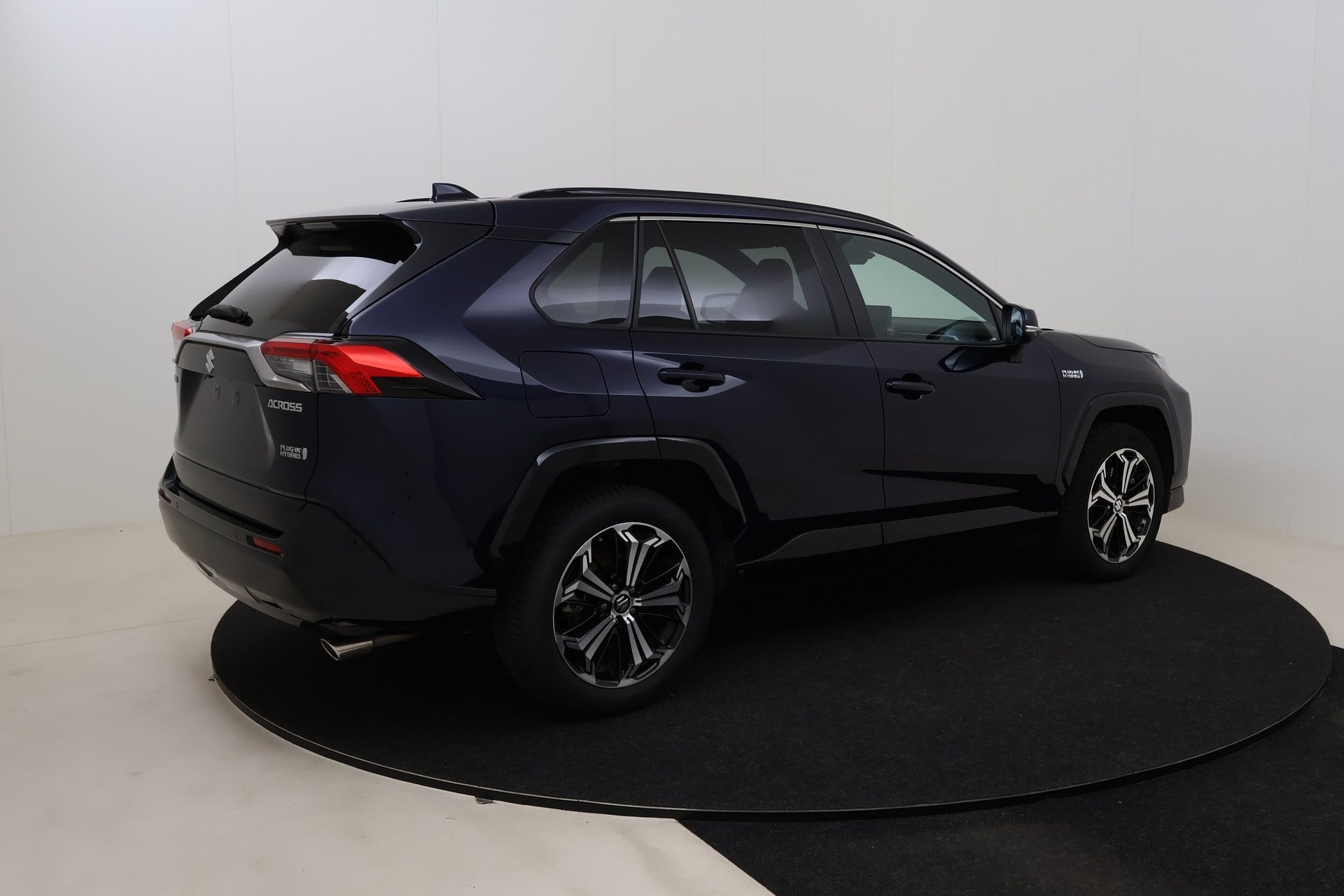 Suzuki Across GLX 2.5 AWD 7HYB ECVT photo