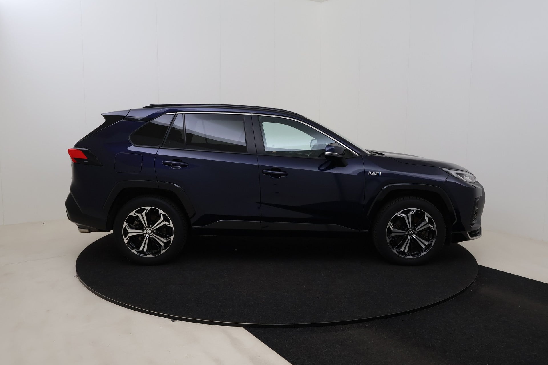 Suzuki Across GLX 2.5 AWD 7HYB ECVT photo