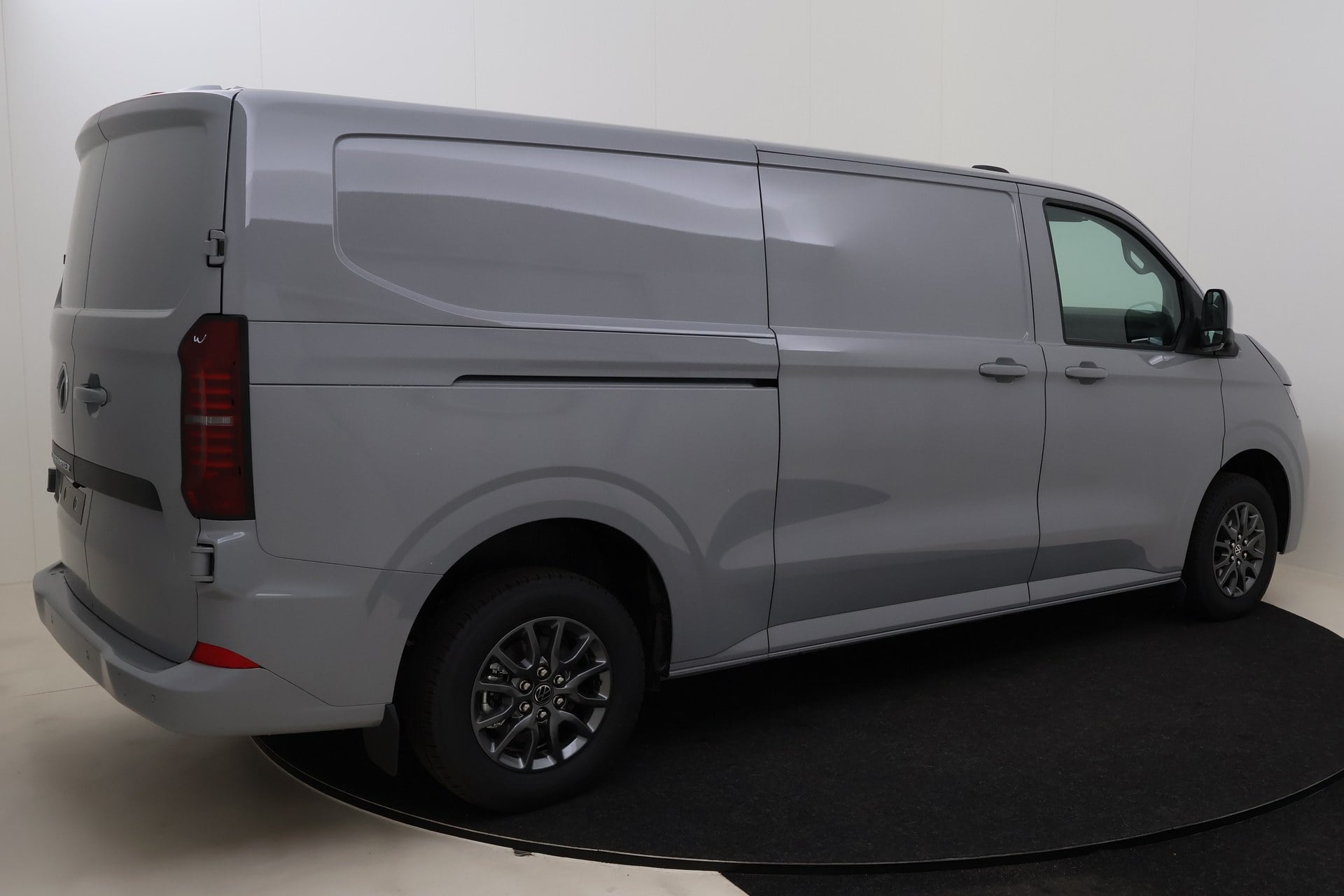 Volkswagen Transporter T7 Fourgon 3500 mm 2.0 TDI 150 hp Aut.8 photo