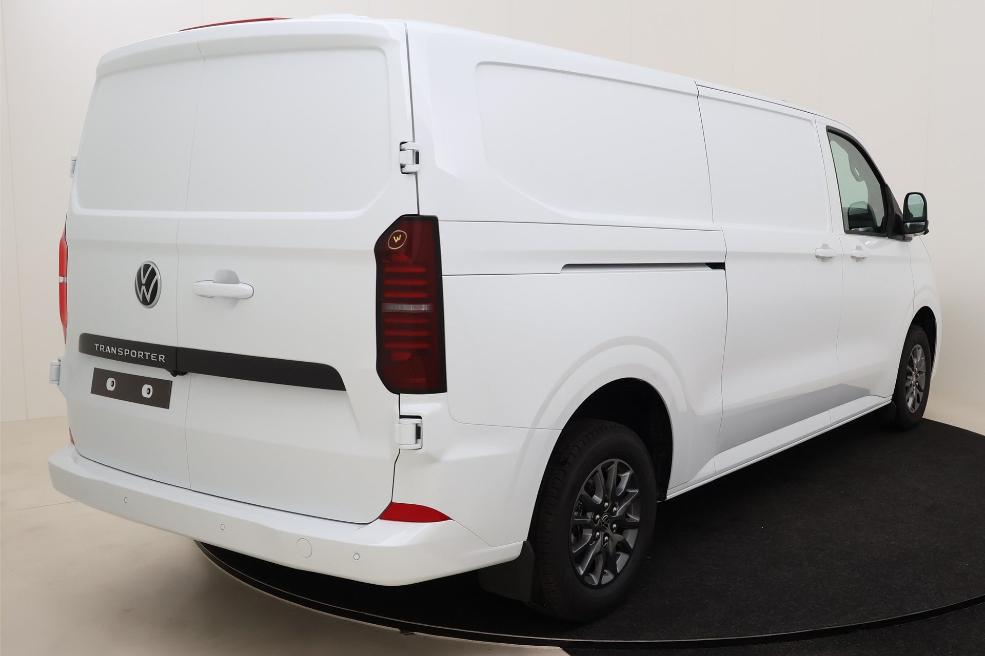 Volkswagen Transporter T7 Fourgon 3500 mm 2.0 TDI 150 hp Aut.8 photo