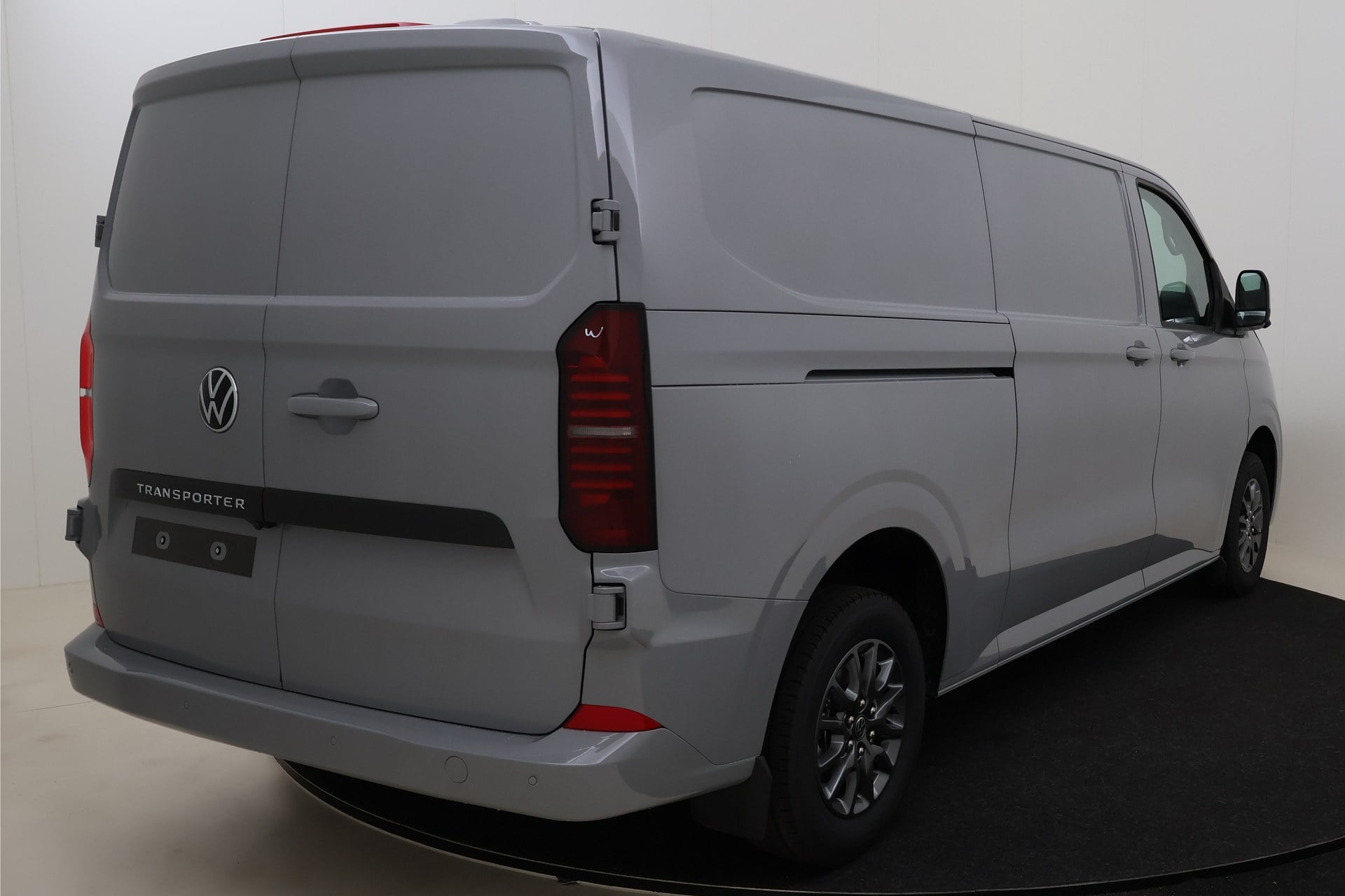 Volkswagen Transporter T7 Fourgon 3500 mm 2.0 TDI 150 hp Aut.8 photo