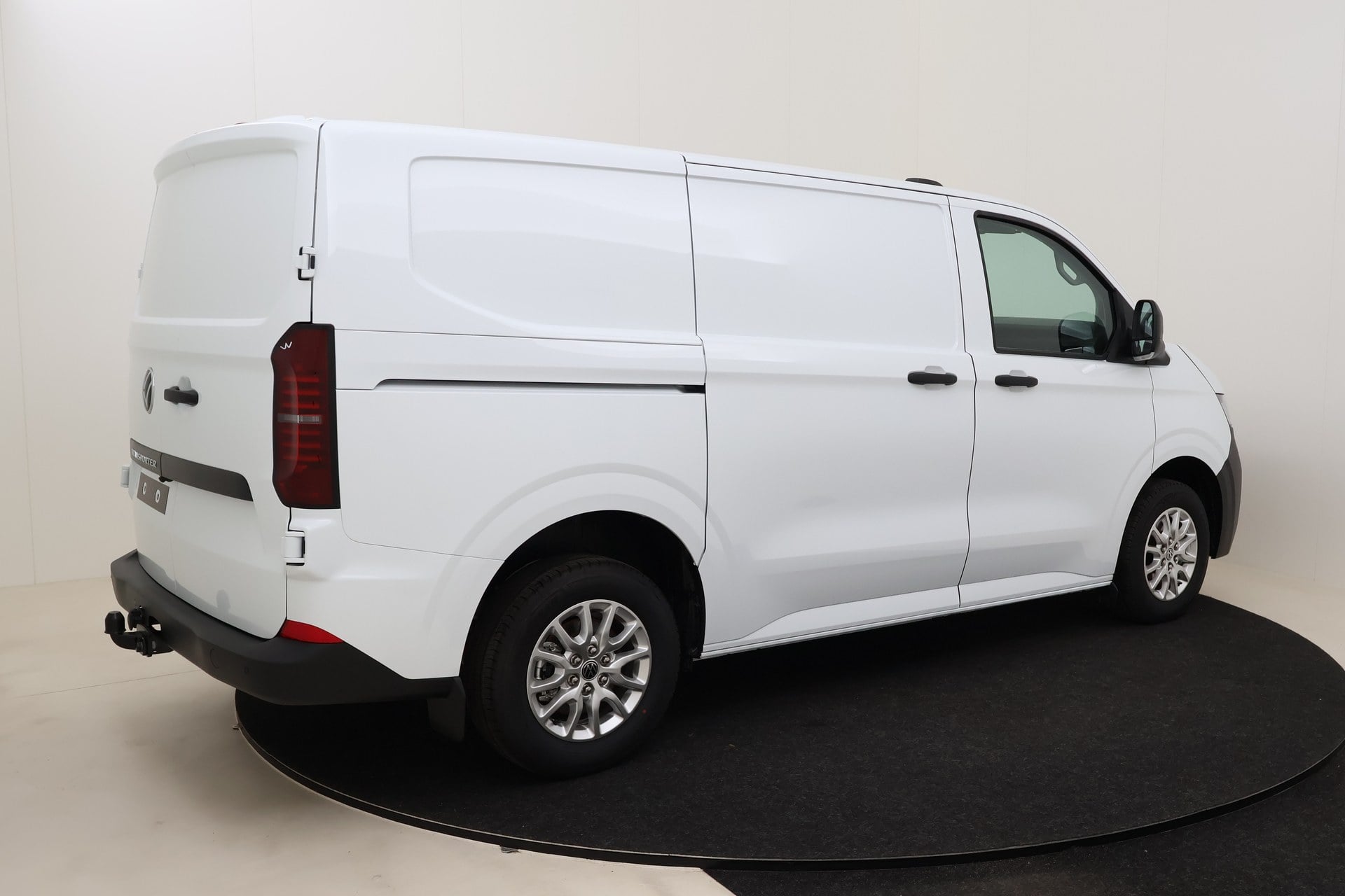 Volkswagen Transporter T7 Fourgon 3100 mm 2.0 TDI 150 hp Aut.8 photo