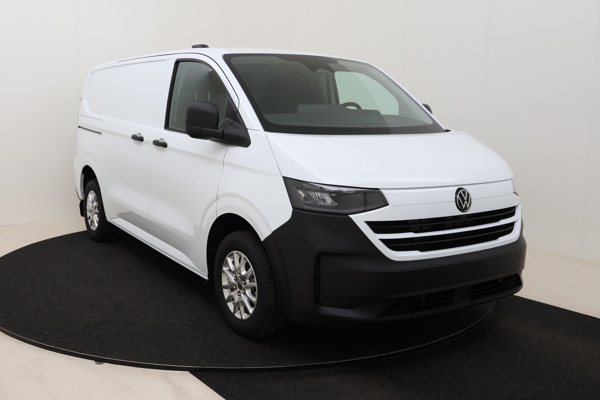 Volkswagen Transporter T7 Fourgon 3100 mm 2.0 TDI 150 hp Aut.8 photo