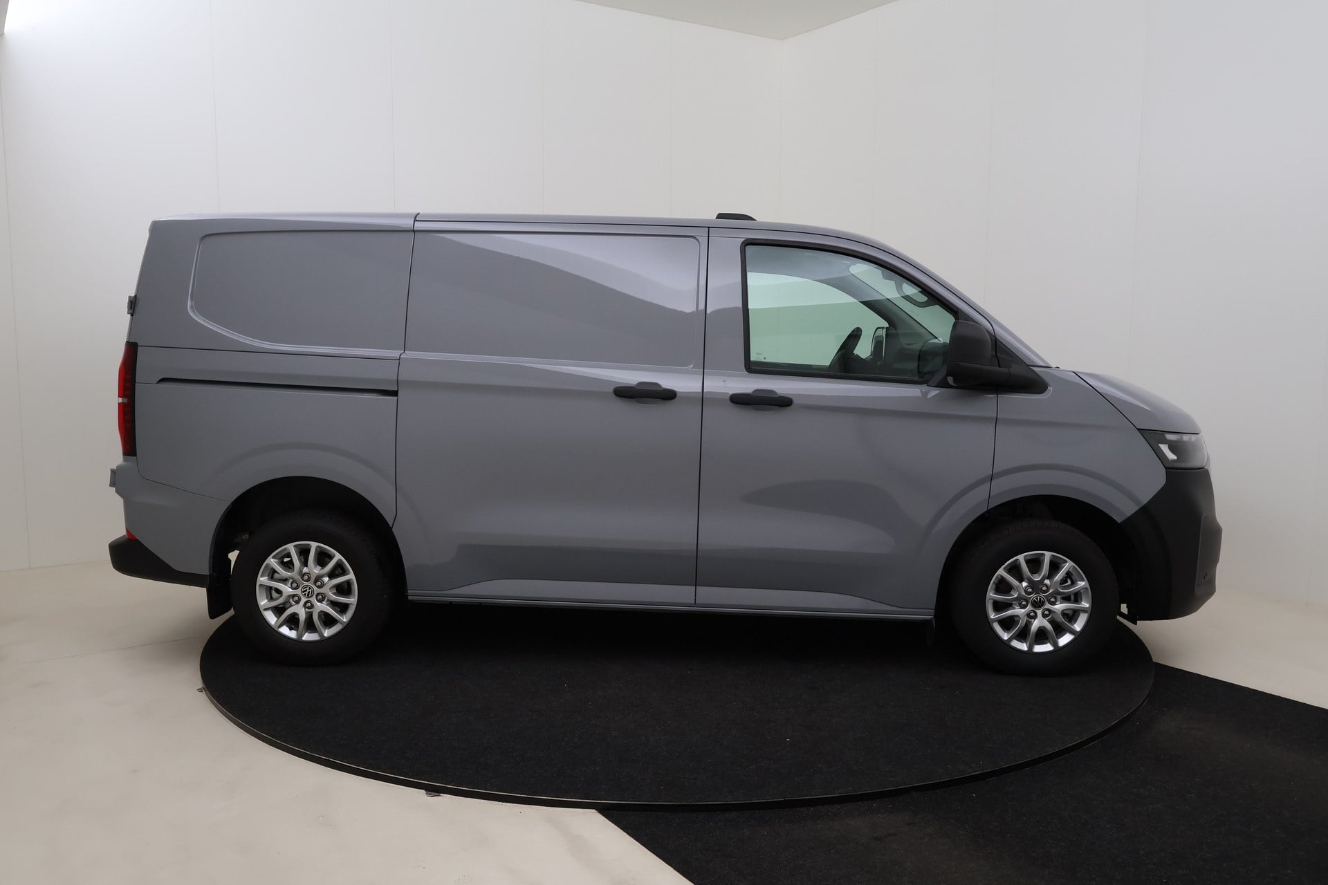 Volkswagen Transporter T7 Fourgon 3100 mm 2.0 TDI 150 hp Aut.8 photo