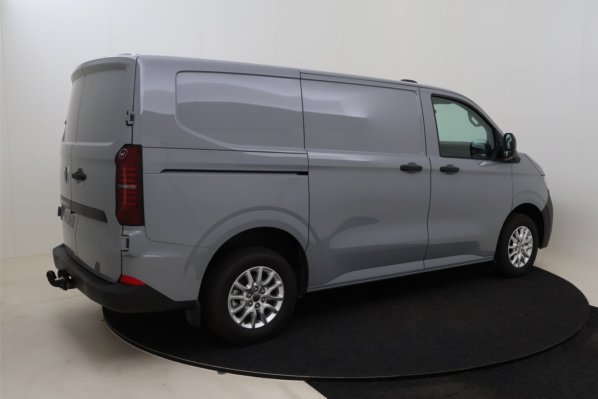 Volkswagen Transporter T7 Fourgon 3100 mm 2.0 TDI 150 hp Aut.8 photo