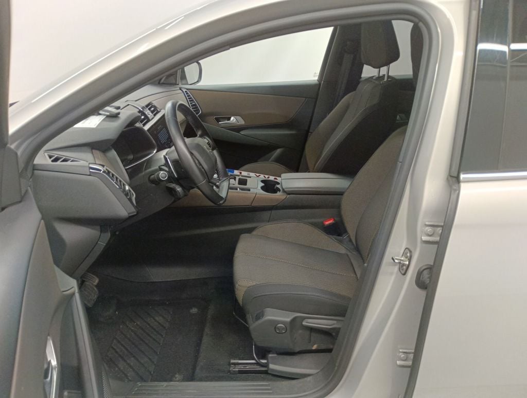 DS 7 Crossback 1.6 PureTech 180 Automatic Be Chic 5d photo