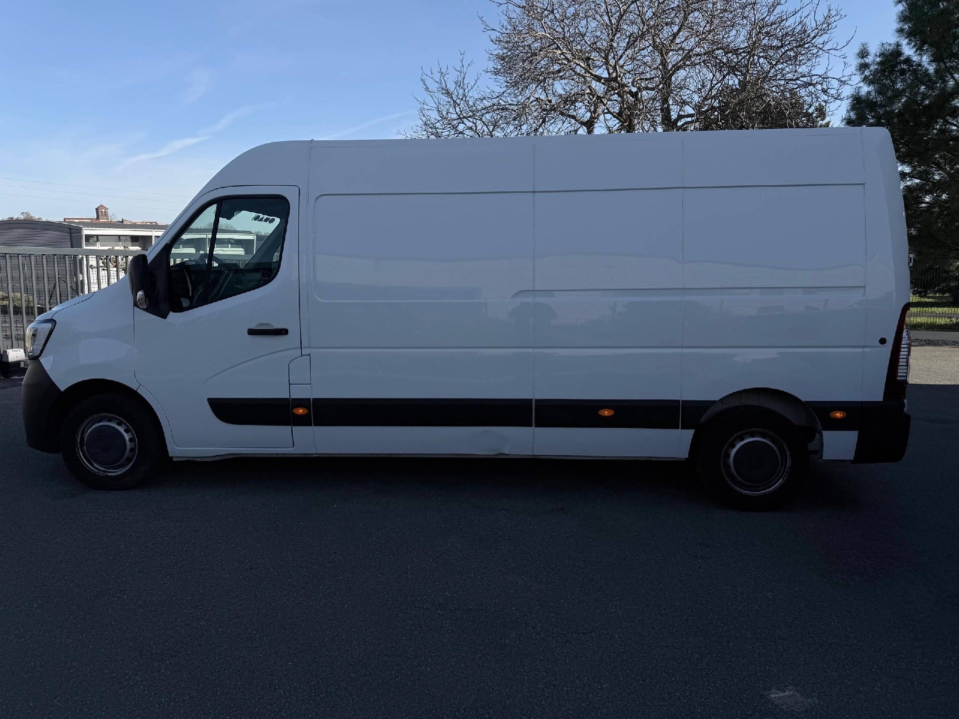 Renault Master Grand Confort MASTER FGN TRAC F3500 L3H2 BLUE DCI 135 photo