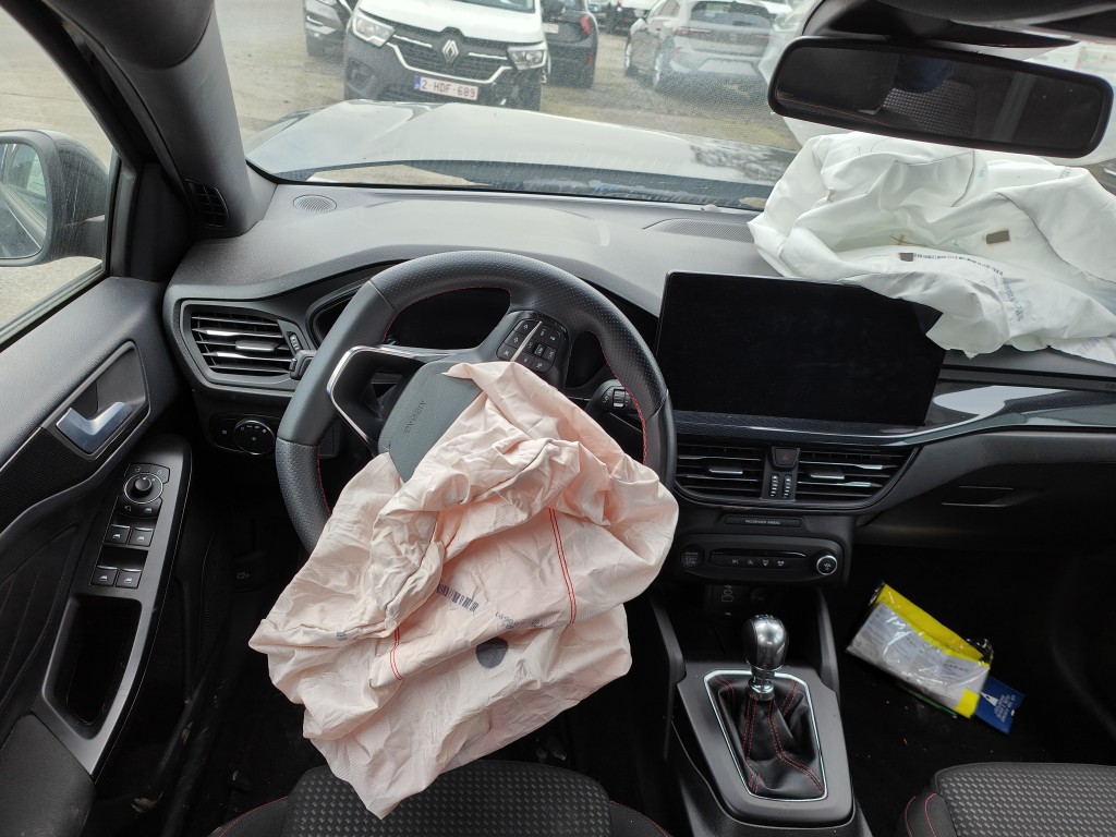 Ford Focus 1.5 EcoBlue 88kW ST-Line 5d !! Damaged car !!