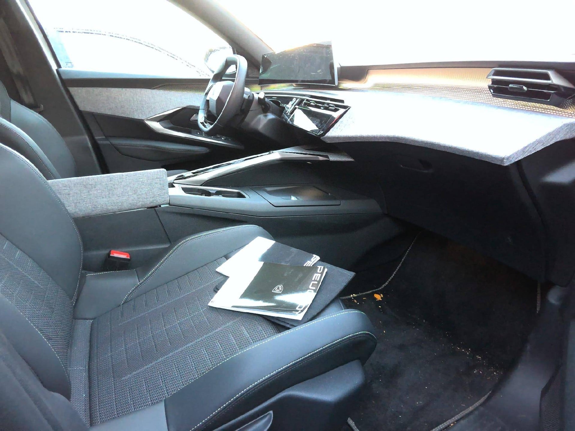 Peugeot 3008 GT Hybrid 145 e-DCS6 photo