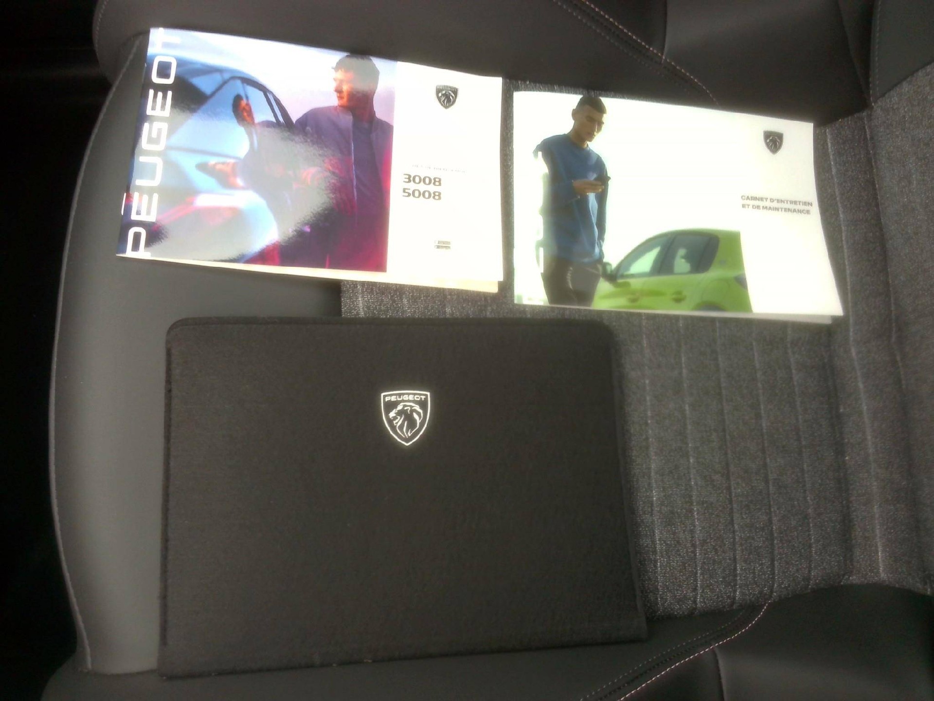 Peugeot 3008 Allure 3008 Hybrid 136 e-DCS6 photo