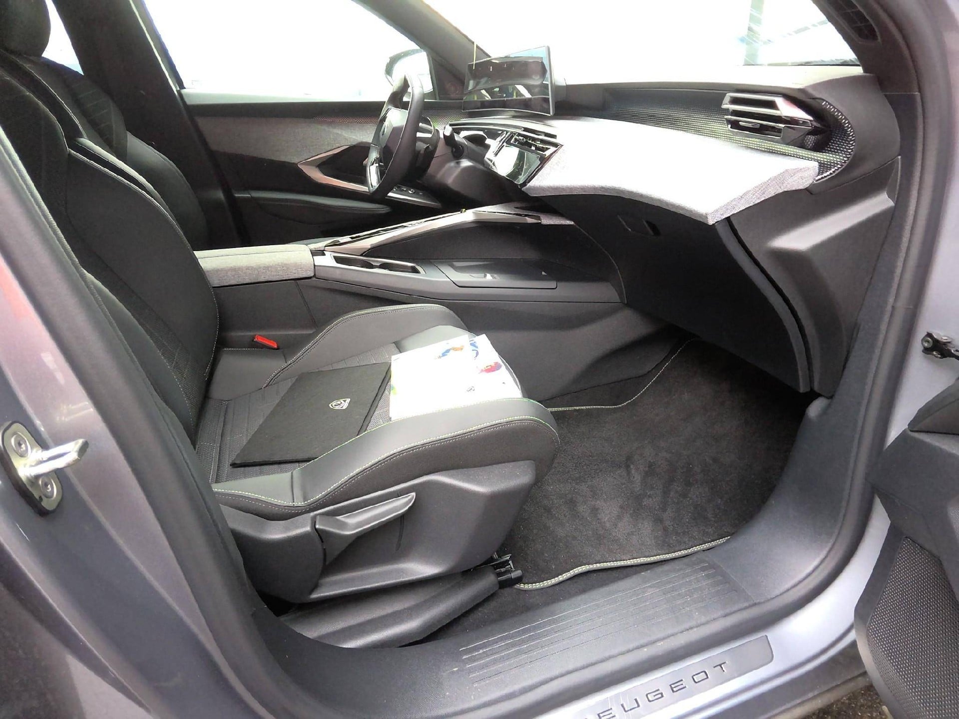 Peugeot 3008 GT Hybrid 145 e-DCS6 photo