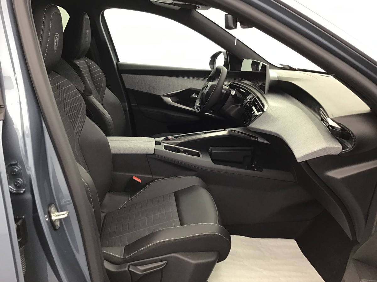 Peugeot 3008 GT 1.2 Hybrid Electric/Gasoline 147hp photo