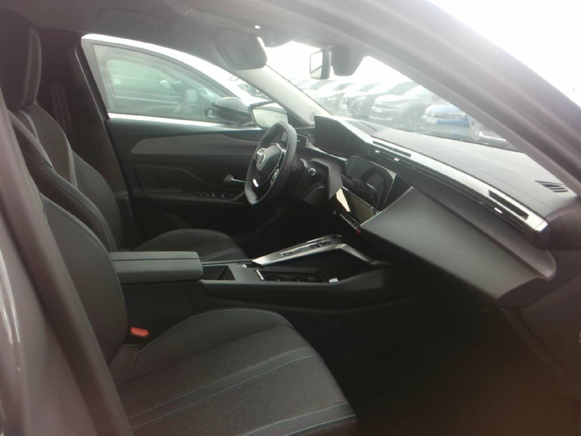 Peugeot 408 Allure Hybrid 136 e-DCS6 (1.2L 3-cyl mild-hybrid) photo