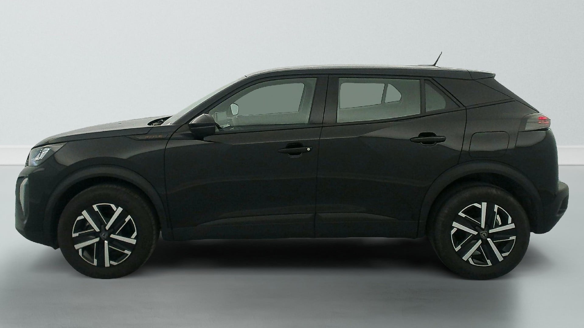 Peugeot 2008 Hybrid 136 e-DCS6 Style photo